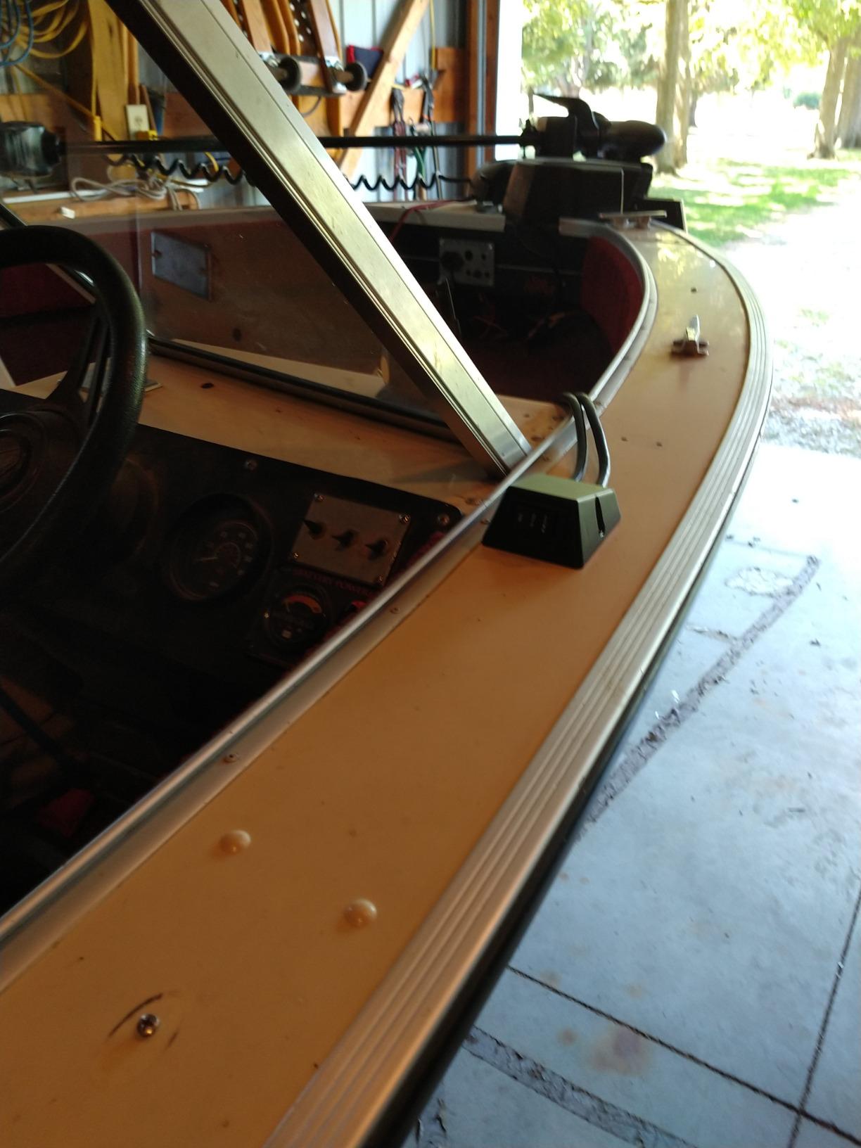Minn Kota Deckhand Electric Anchor Winch DH-25R customer photo 1