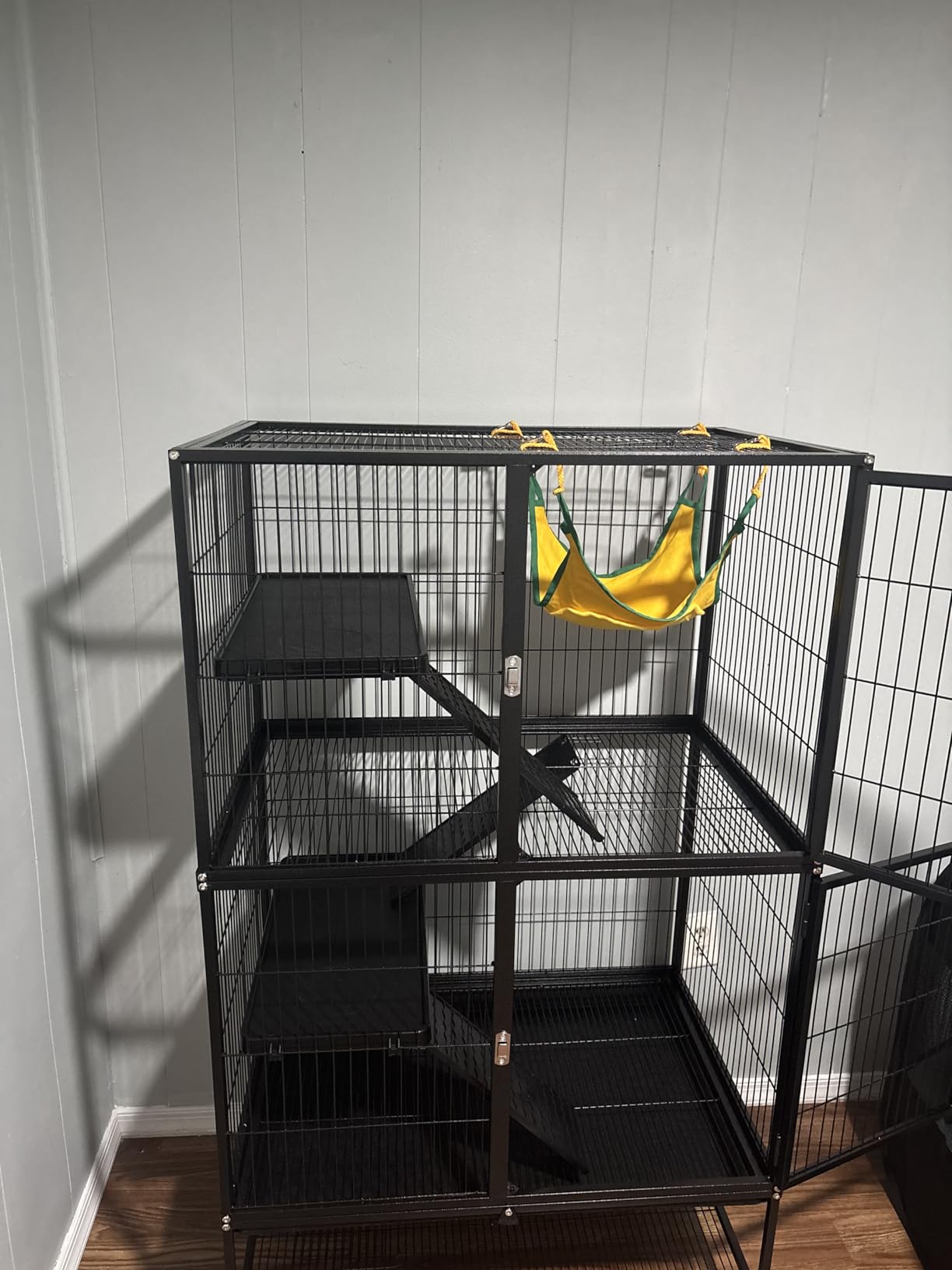 Prevue Pet Products 485 Feisty Ferret Home with Stand, Black Hammertone customer photo 2
