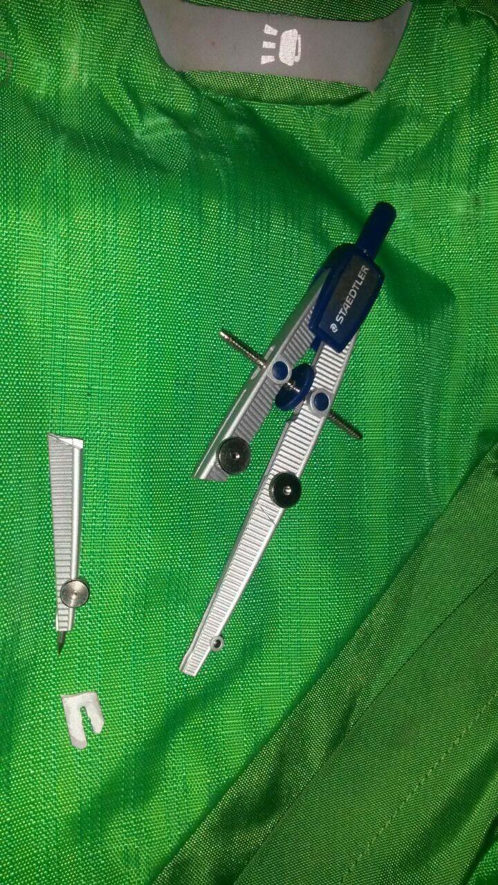 STAEDTLER 550 02 Noris School Compass with Centre Wheel, Extension Bar, Universal Adapter and Lead Box (350 mm Diameter) customer photo 1