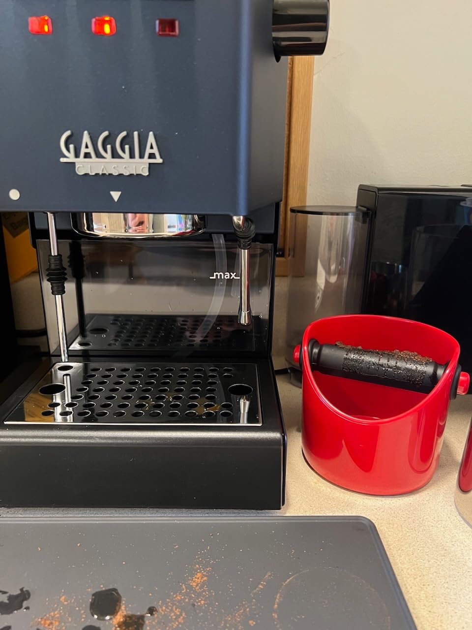 Dreamfarm Grindenstèin Sturdy, Compact, Modern Space-Saving Espresso Coffee Grind Knock Box customer photo 2