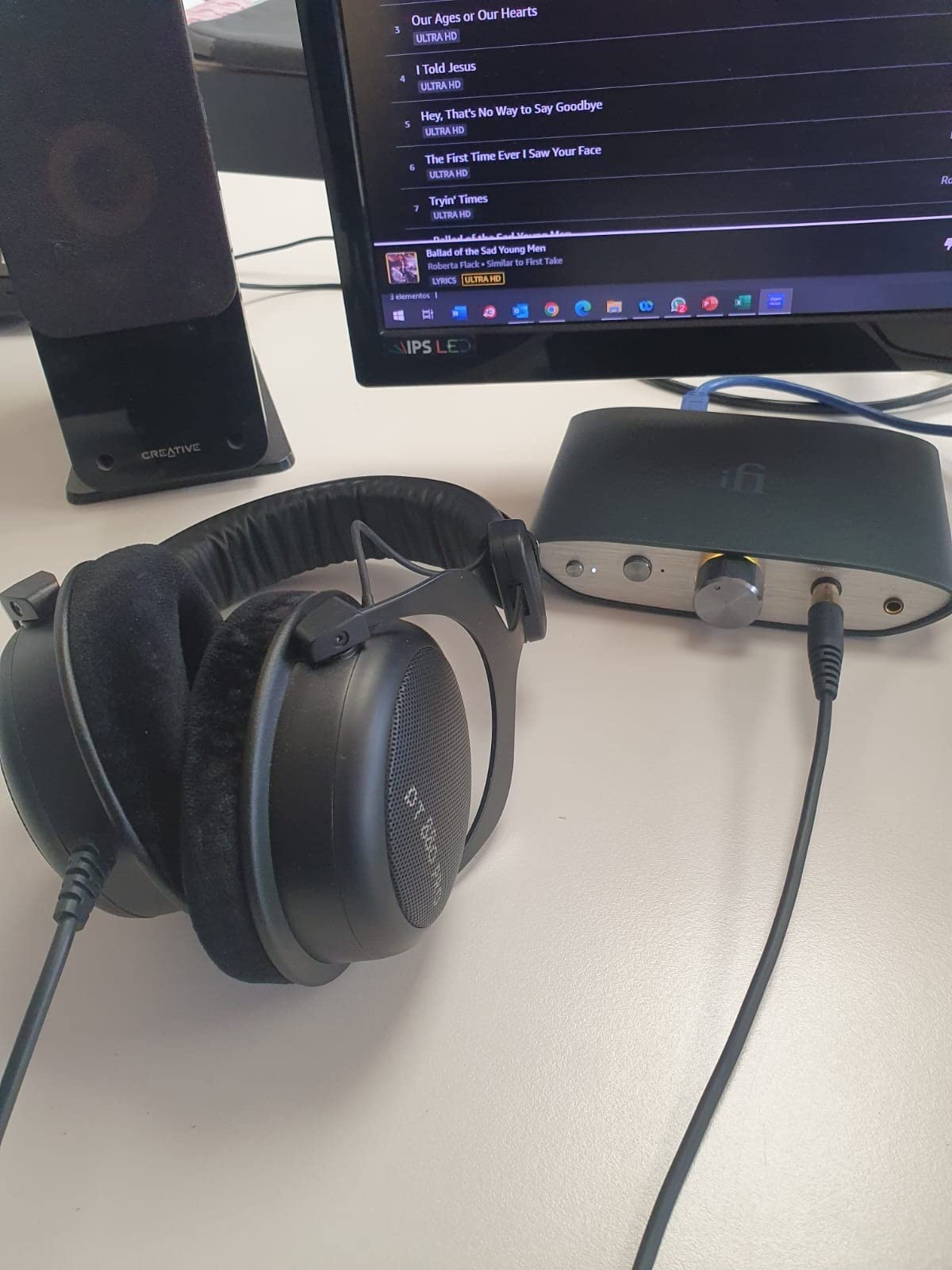 beyerdynamic DT 880 PRO 250 Ohm, Semi-Open-Back Over Ear Wired Studio Headphones for Mixing, Mastering, Monitor customer photo 2