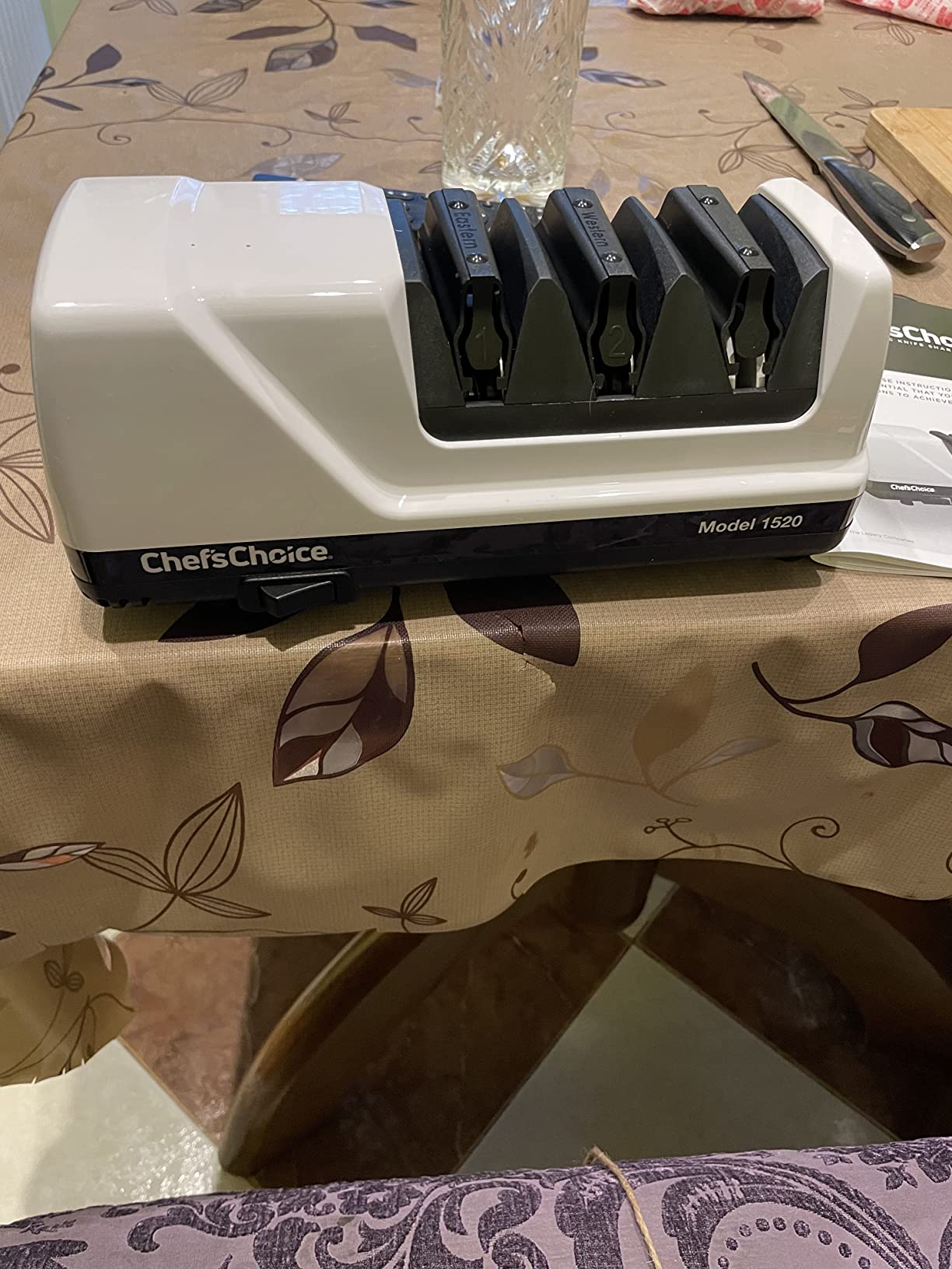 Chef's Choice Professional Electric Knife Sharpeners for 15- and 20-Degree Straight-Edge and Serrated Knives with Diamond Abrasives & Precision Angle Control, 3-Stage, White customer photo 2