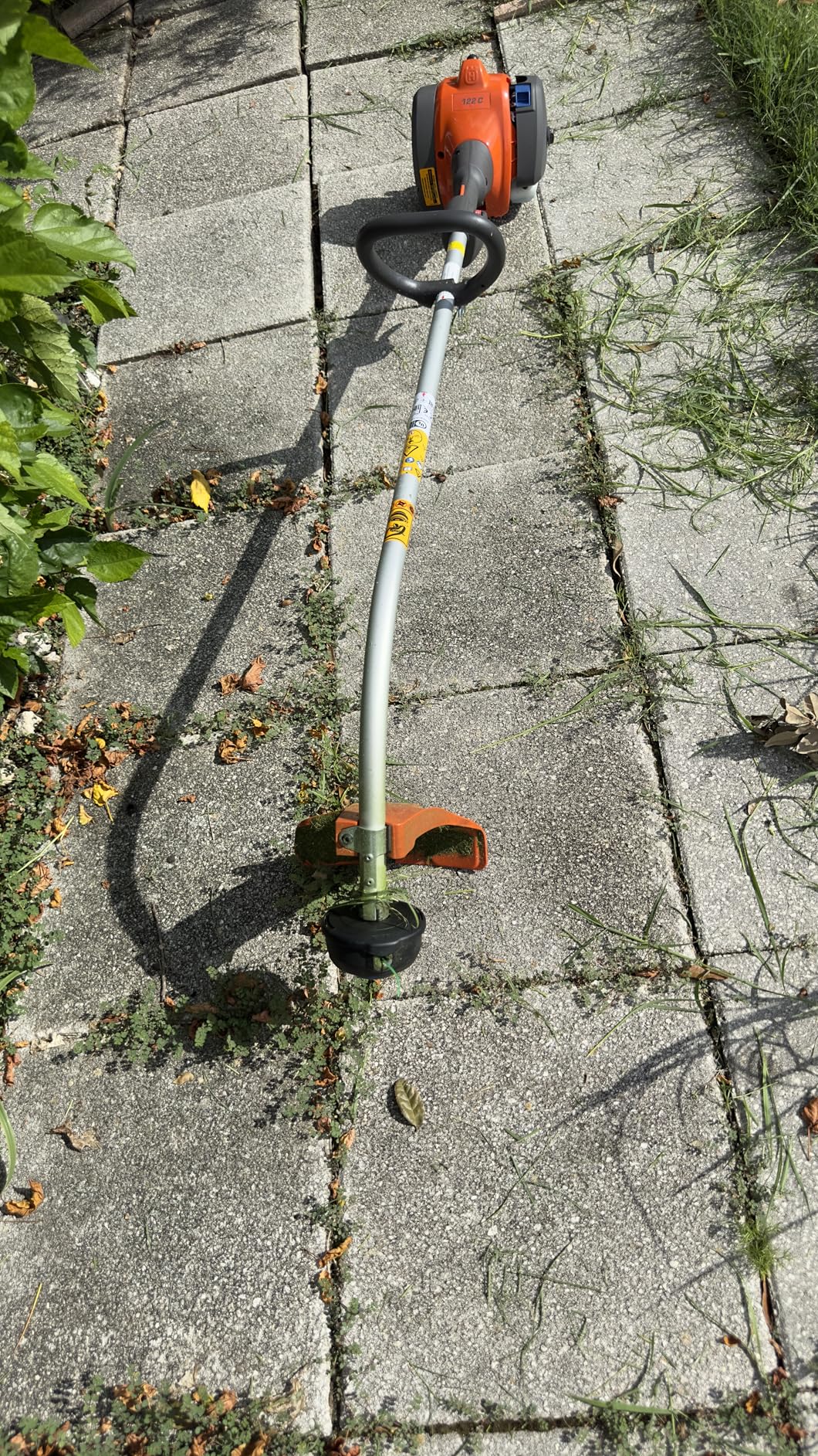 Husqvarna 122C Gas String Trimmer, 22-cc 2-Cycle, 17-inch Curved Shaft String Trimmer with Tap N' Go Head customer photo 2