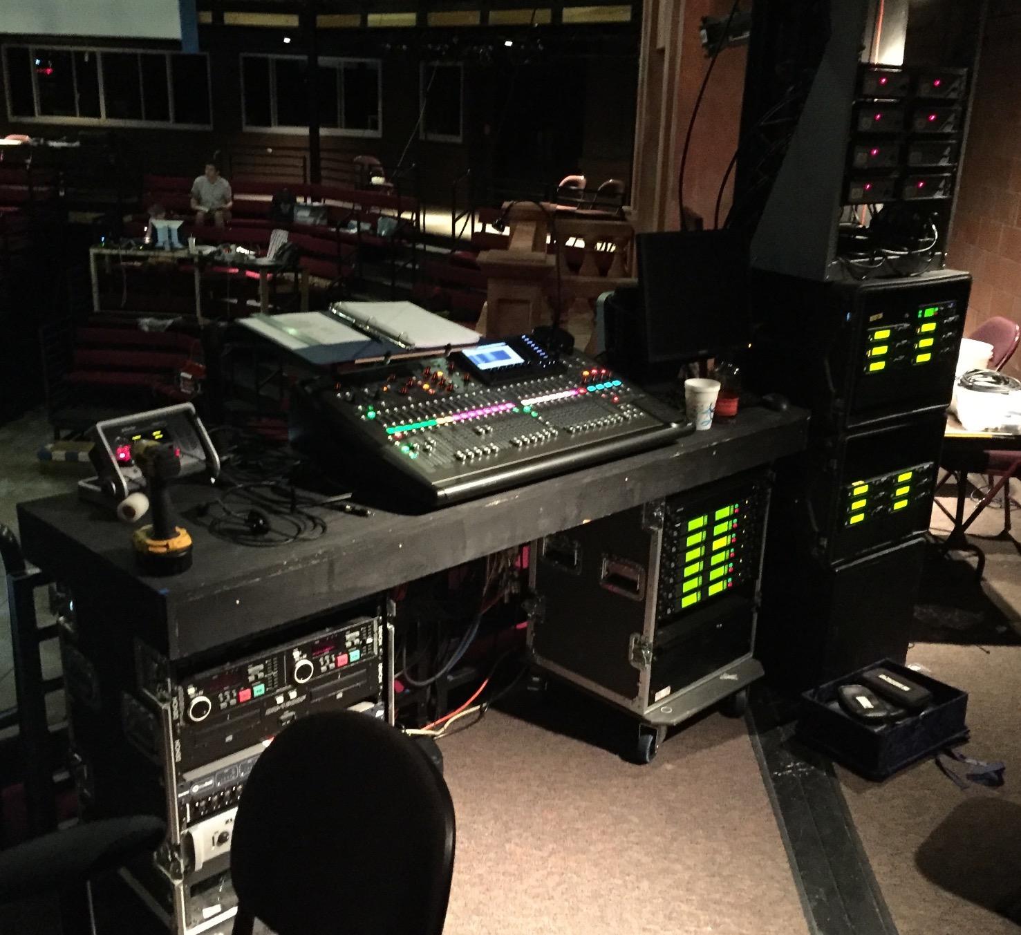 Behringer X32 40-Input 25-Bus Digital Mixing Console with 32 Programmable Midas Preamps customer photo 1