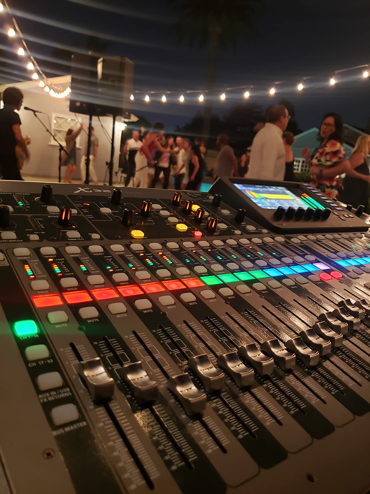 Behringer X32 40-Input 25-Bus Digital Mixing Console with 32 Programmable Midas Preamps customer photo 2