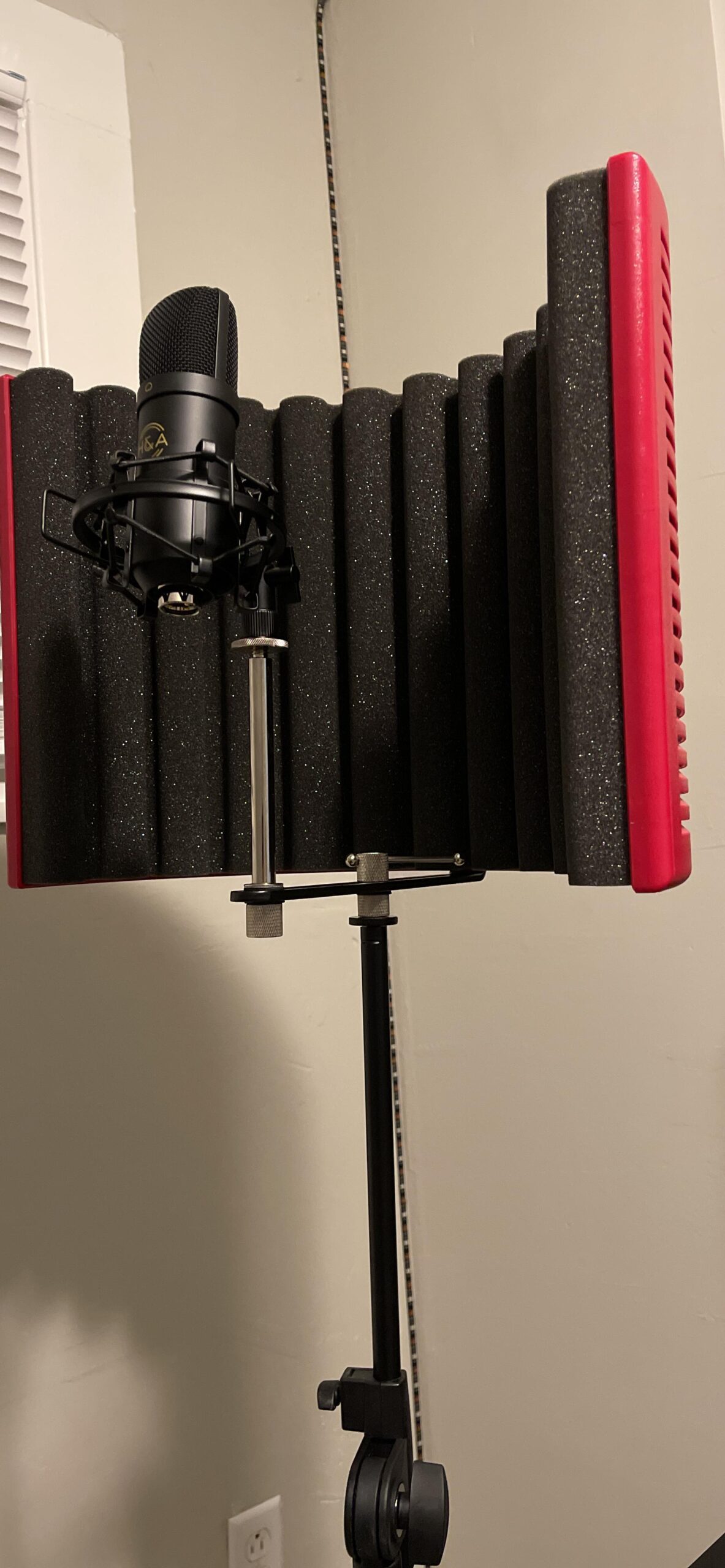 sE Electronics RF-X Reflexion Filter - Portable Microphone Isolation Shield for Recording Music, Podcasts & Voice-Overs - Four-Layer Acoustic Sound Shield (Black) customer photo 1