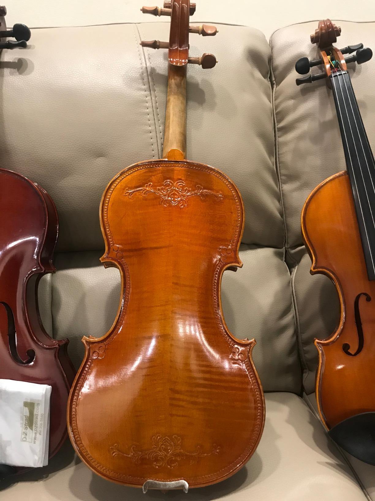 Model 512 Violin 4/4 Full Size Professional Handmade with Dominant strings, bow, rosin, and shoulder rest customer photo 1