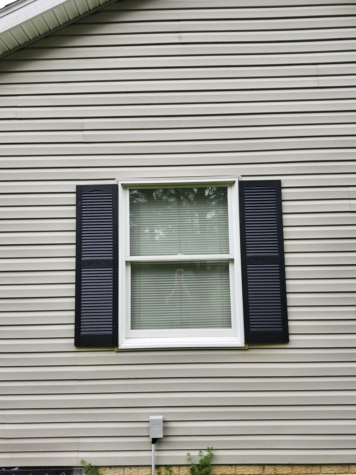Ekena Millwork Lifetime Vinyl LL1S12X02500BL Standard Cathedral Top Center Mullion, Open Louver Vinyl Shutters, w/Installation Shutter-Lok's & Matching Screws (Per Pair), 12