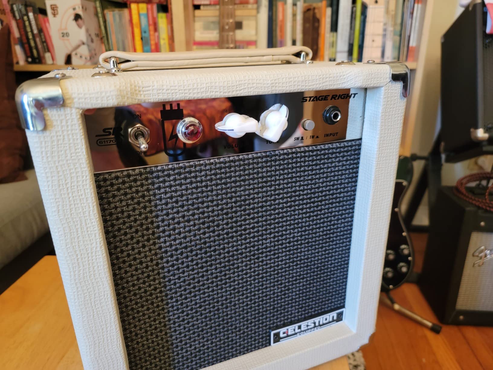 Monoprice 1x8 Guitar Combo Tube Amplifier with Celestion Super 8 Inch Speaker - 5-Watt, 12AX7 Preamp customer photo 1