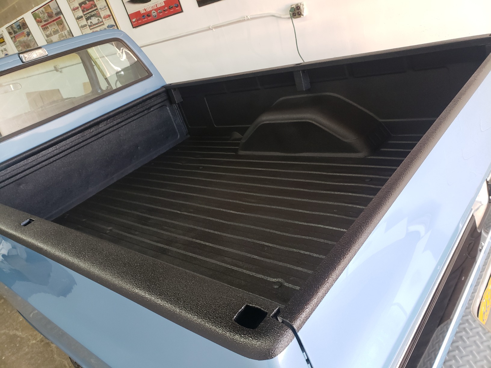 Raptor Black Urethane Spray-On Truck Bed Liner Kit, Protective Paint With Spray Gun, For Tailgates & Trucks, 6 Quart Kit customer photo 2
