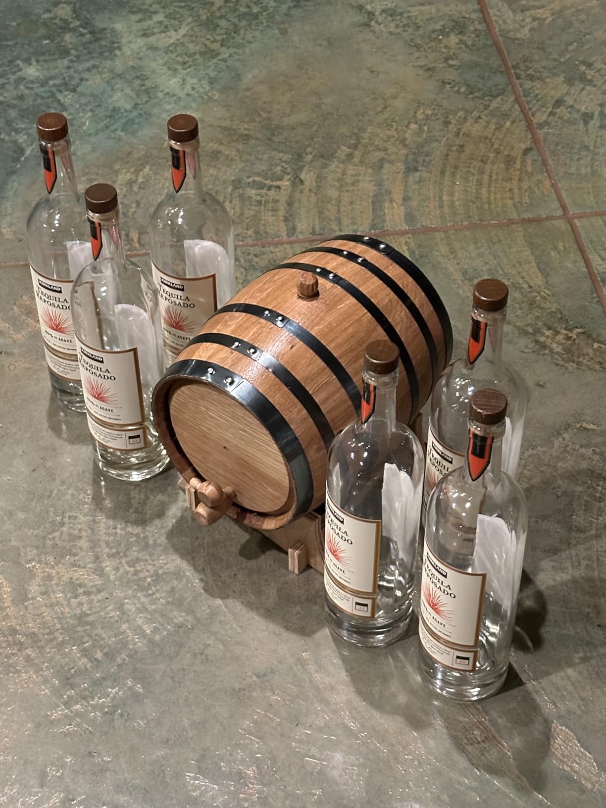 1 Liter Oak Aging Barrel with Wood Stand, Bung & Spigot - Mini Whiskey Barrels for The Home Alcohol Distiller, Moonshiner & Winemaker - Age Cocktails, Bourbon, Whisky, Tequila, Rum, Mead Wine (1L) customer photo 1