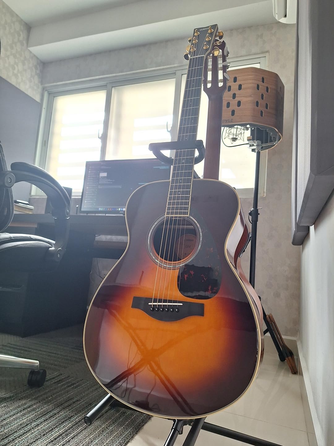 Yamaha L-Series LL6 Acoustic-Electric Guitar - Rosewood, Dreadnought, Natural customer photo 2