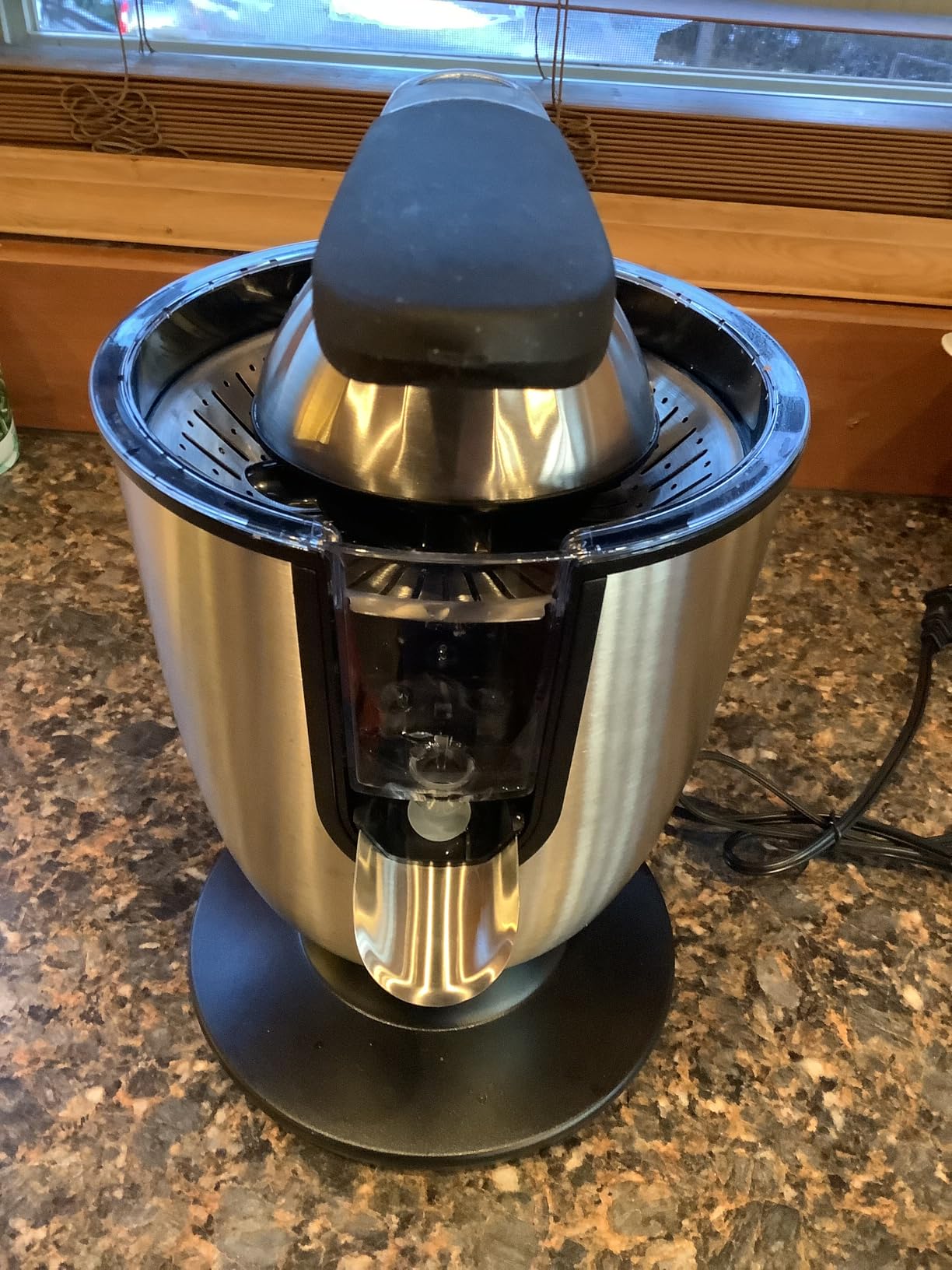 Eurolux Premium Electric Orange Juicer | Stainless Steel Citrus Squeezer With New Ultra-Powerful Motor and Soft Grip Handle for Effortless Juicing, Auto Shutoff, Dishwasher-safe Parts, Pulp Control customer photo 2