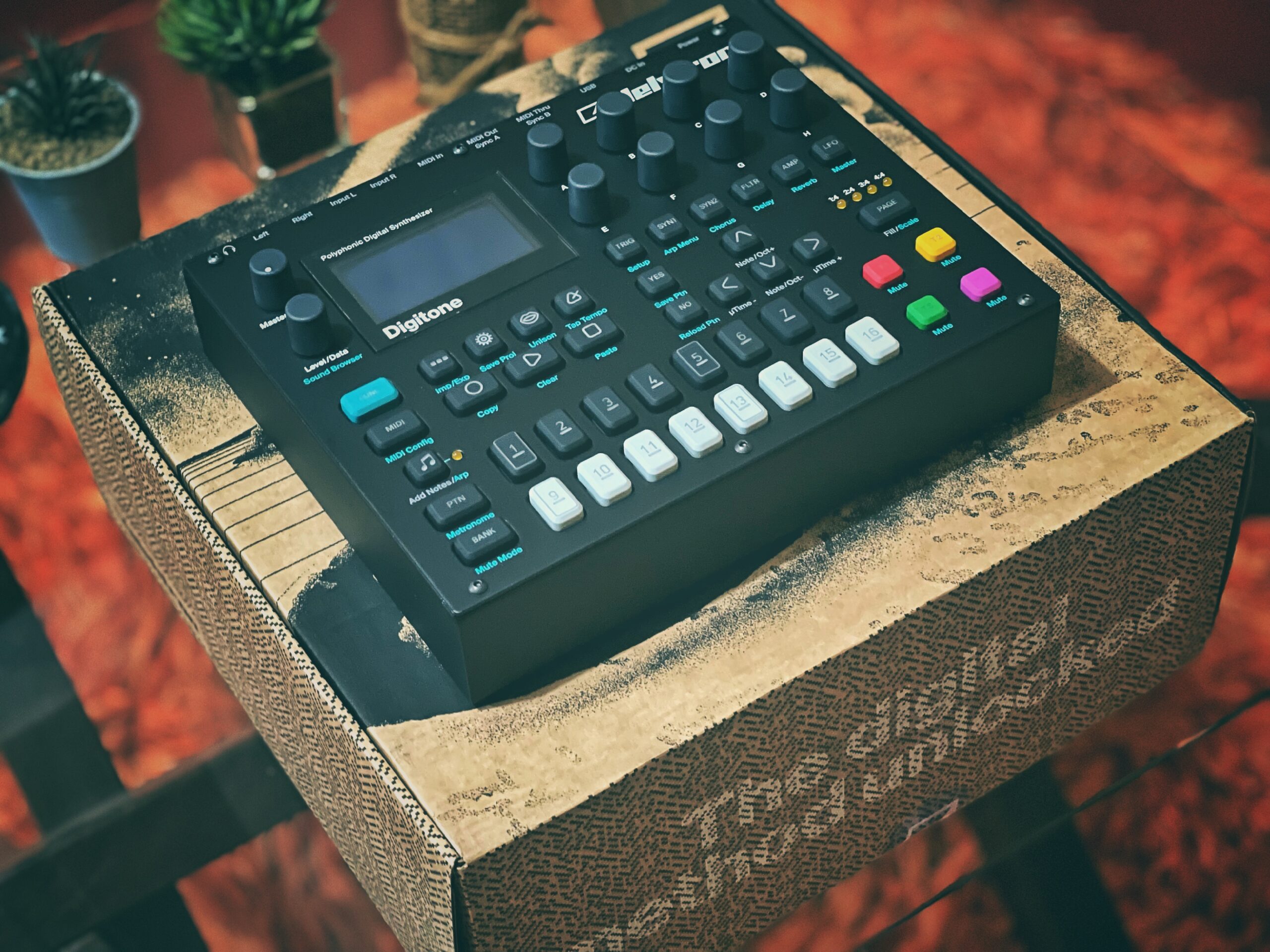 Elektron Analog Four MKII 4-Voice Analog Desktop Synthesizer and CV Sequencer customer photo 1