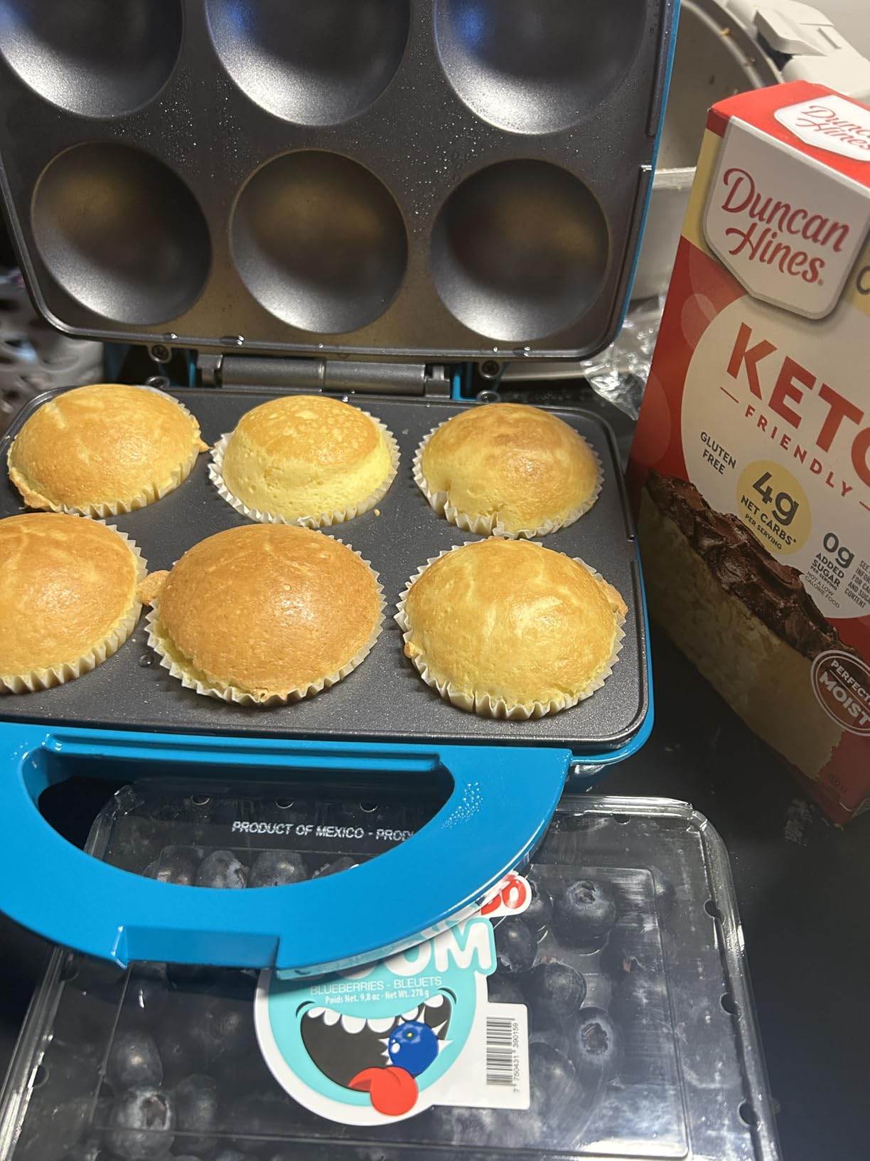 Holstein Housewares Non-Stick 6-Count Electric Cupcake Maker Machine - Bakes 6 Cupcakes, Muffins, Pizza Cups, Cinnamon Buns - Perfect for Gifts, Birthdays, Holidays, or Bake Sales, Teal customer photo 1