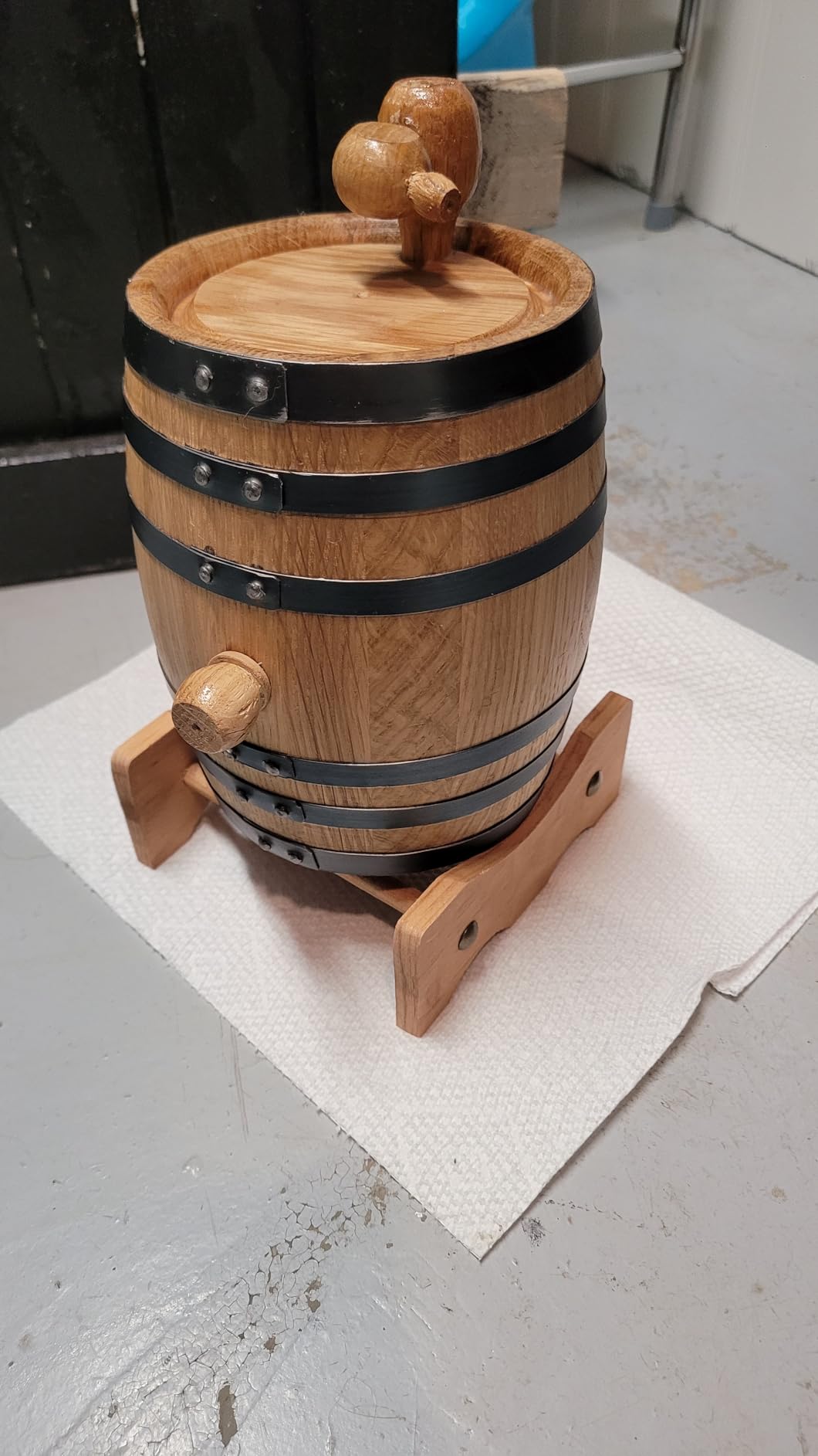 Red Head Barrels - 3 L Premium Distillery-Grade Oak Barrels for Aging Whiskey, Rum, and More, Ideal for Whiskey Barrel or Wine Barrel, American Charred Oak Barrel with 12-Page Cocktail Recipe Booklet customer photo 1