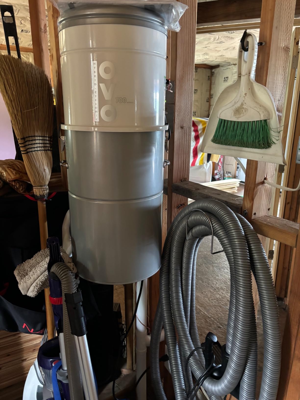 OVO Heavy Duty Powerful Central Vacuum System, Hybrid Filtration (with or Without Disposable Bags) 35L or 9.25Gal, 700 Air watts, Large Vac, White & Silver customer photo 2