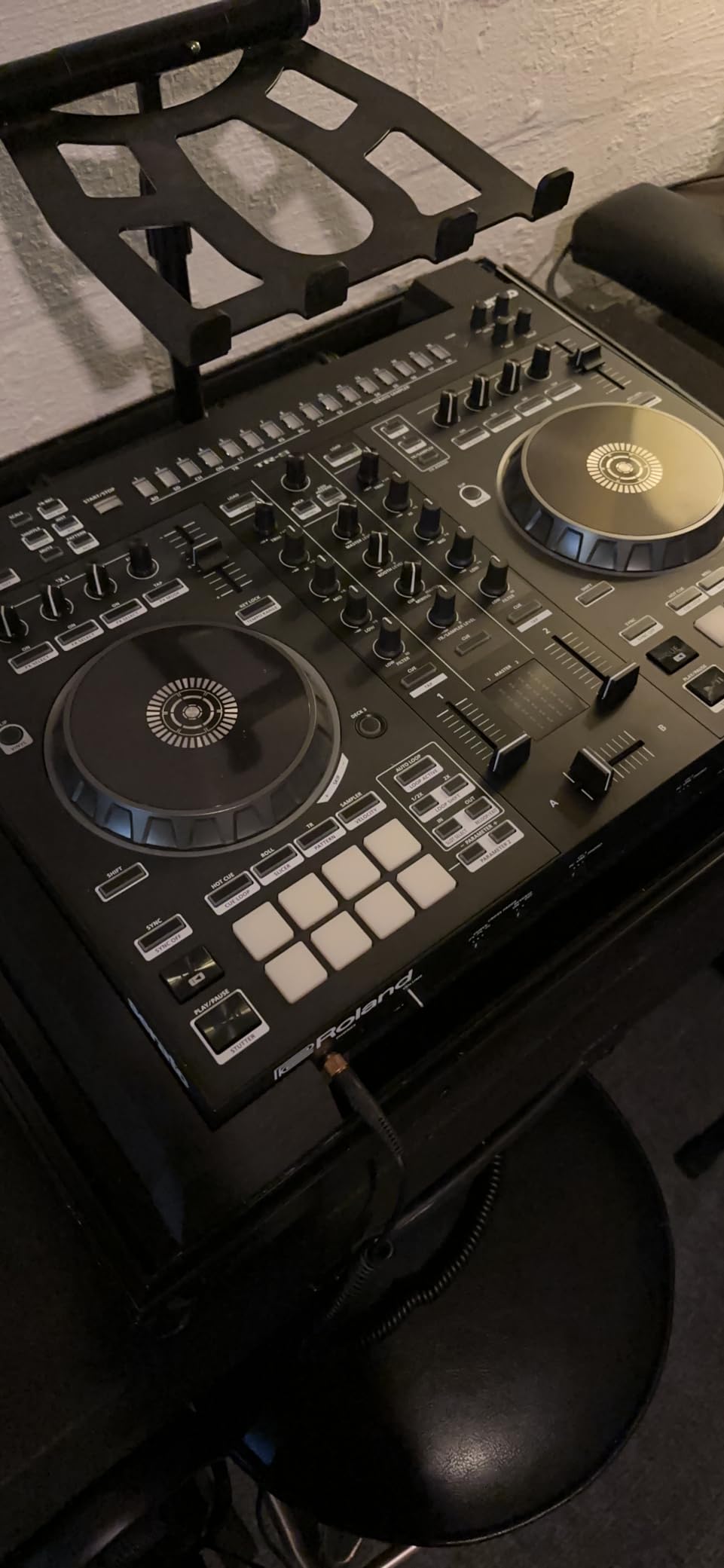 Roland DJ-505 Two-Channel, Four-Deck Serato DJ Controller customer photo 1