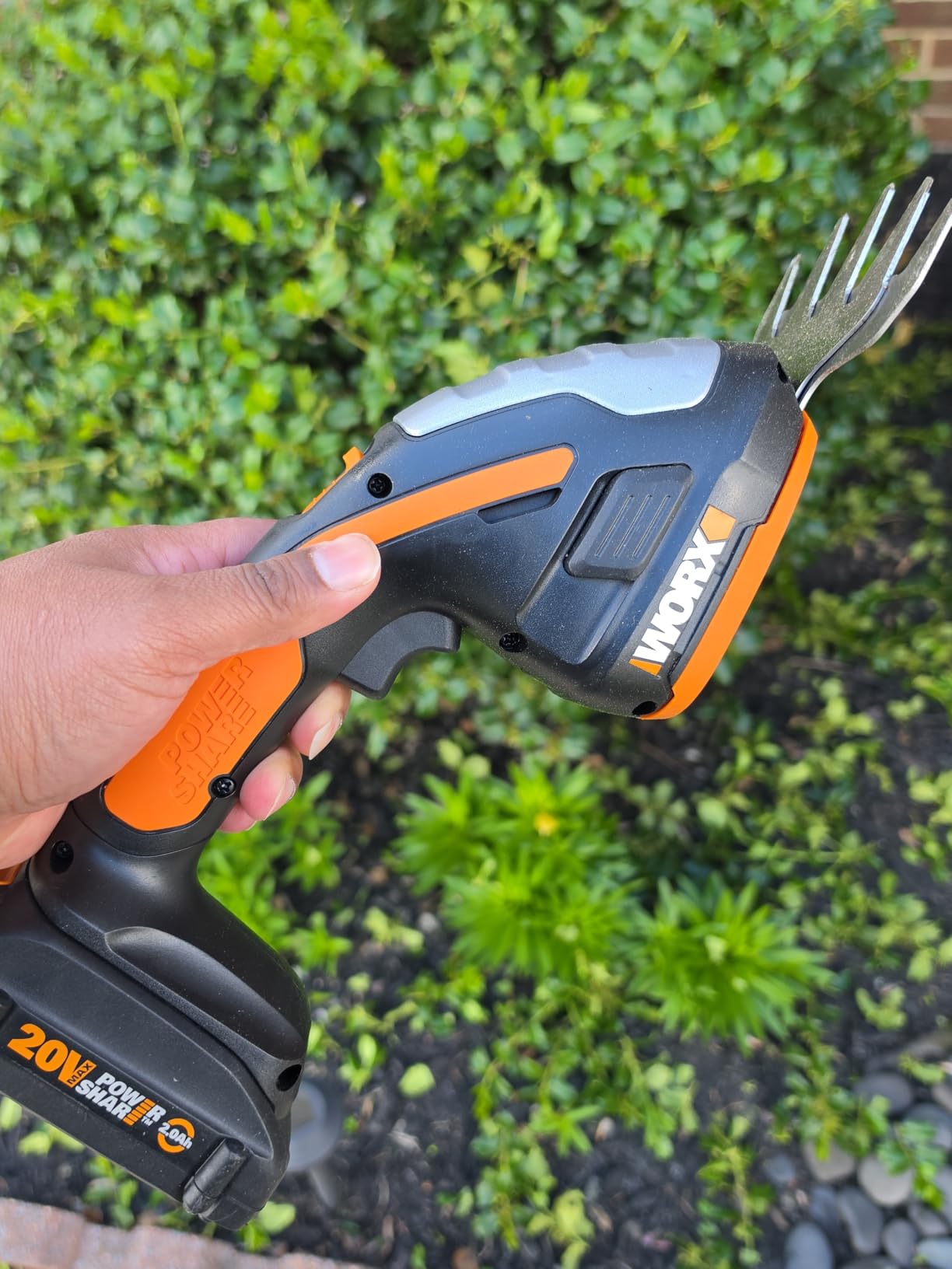 WORX 2 in 1 Cordless Hedge Trimmer, 4