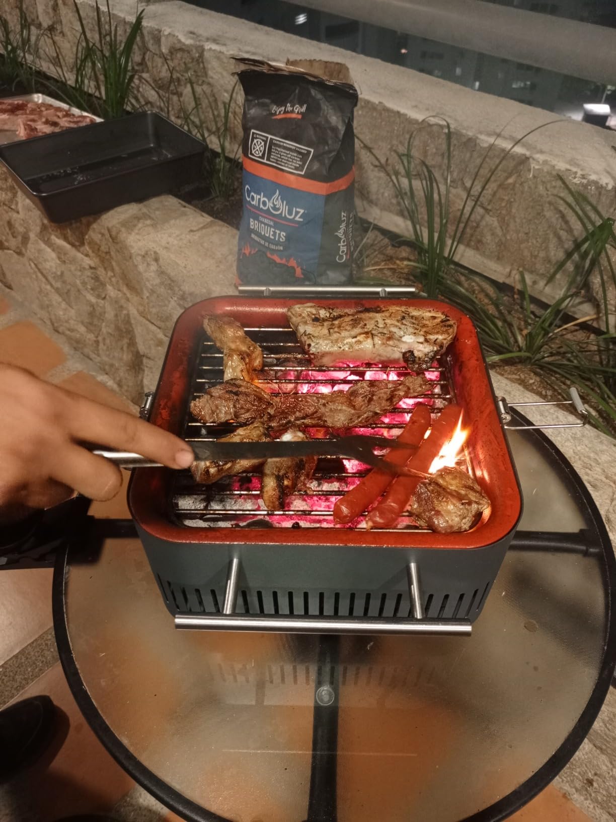 Everdure CUBE Portable Charcoal Grill, Tabletop BBQ, Perfect Tailgate, Beach, Patio, or Camping Grill, Lightweight & Compact Small Grill with Preparation Board & Food Storage Tray, Graphite customer photo 2