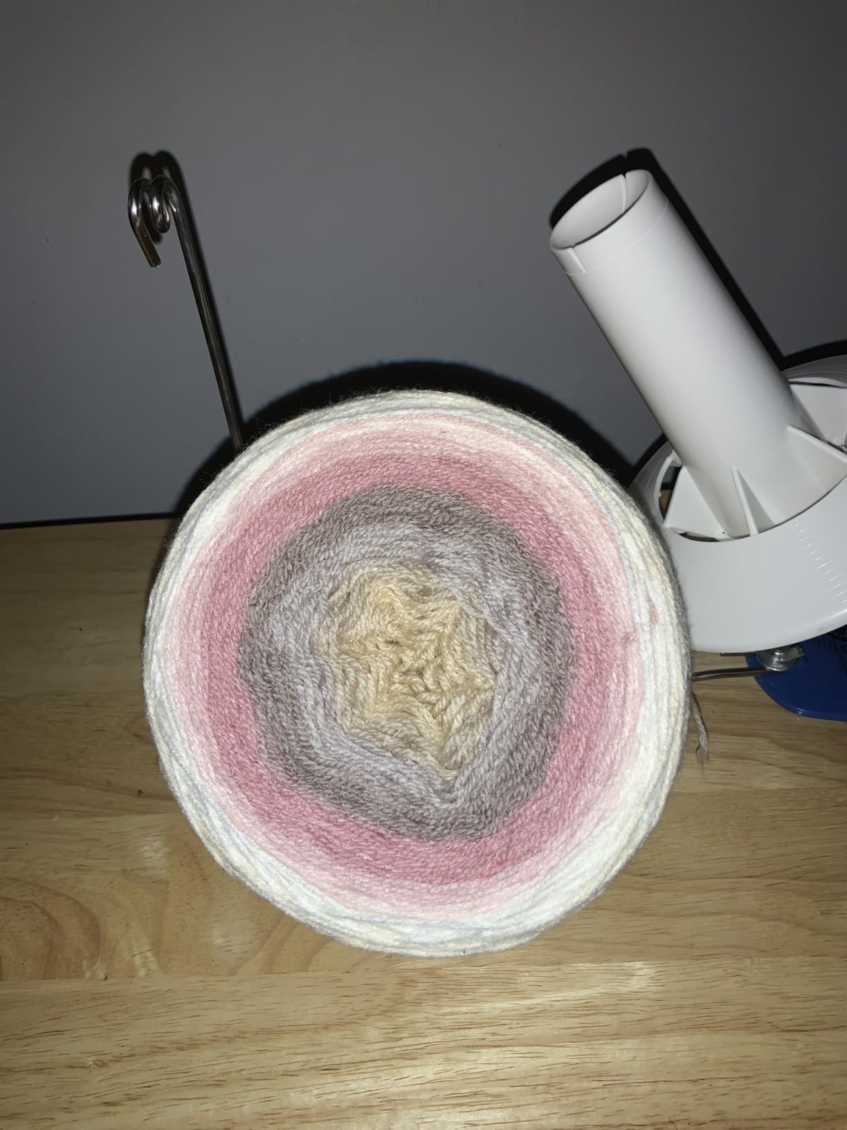 LAMXD Needlecraft Large Jumbo Metal Yarn/Wool/String/Fiber Ball Winder Hand Operated, 10-Ounce customer photo 2