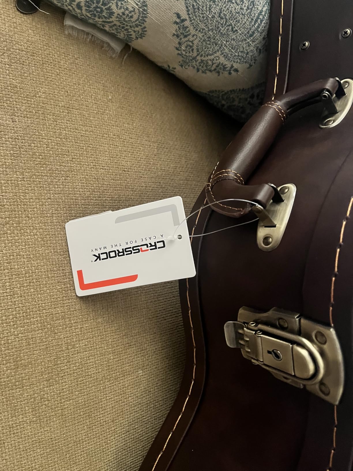 Crossrock Hardshell Arch Top wood case fits Acoustic Super Jumbo Guitars-Black(CRW600SBBK) customer photo 2