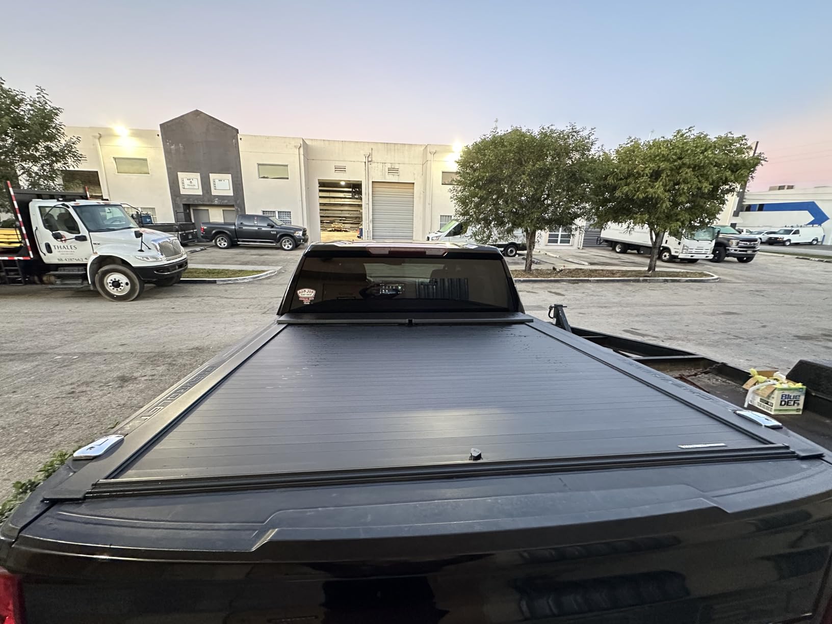 RealTruck Roll-N-Lock M-Series Retractable Truck Bed Tonneau Cover | LG223M | Fits 2019 - 2025 Chevy/GMC Silverado/Sierra, works w/ MultiPro/Flex tailgate (w/o Carbon Pro Bed) 5' 10