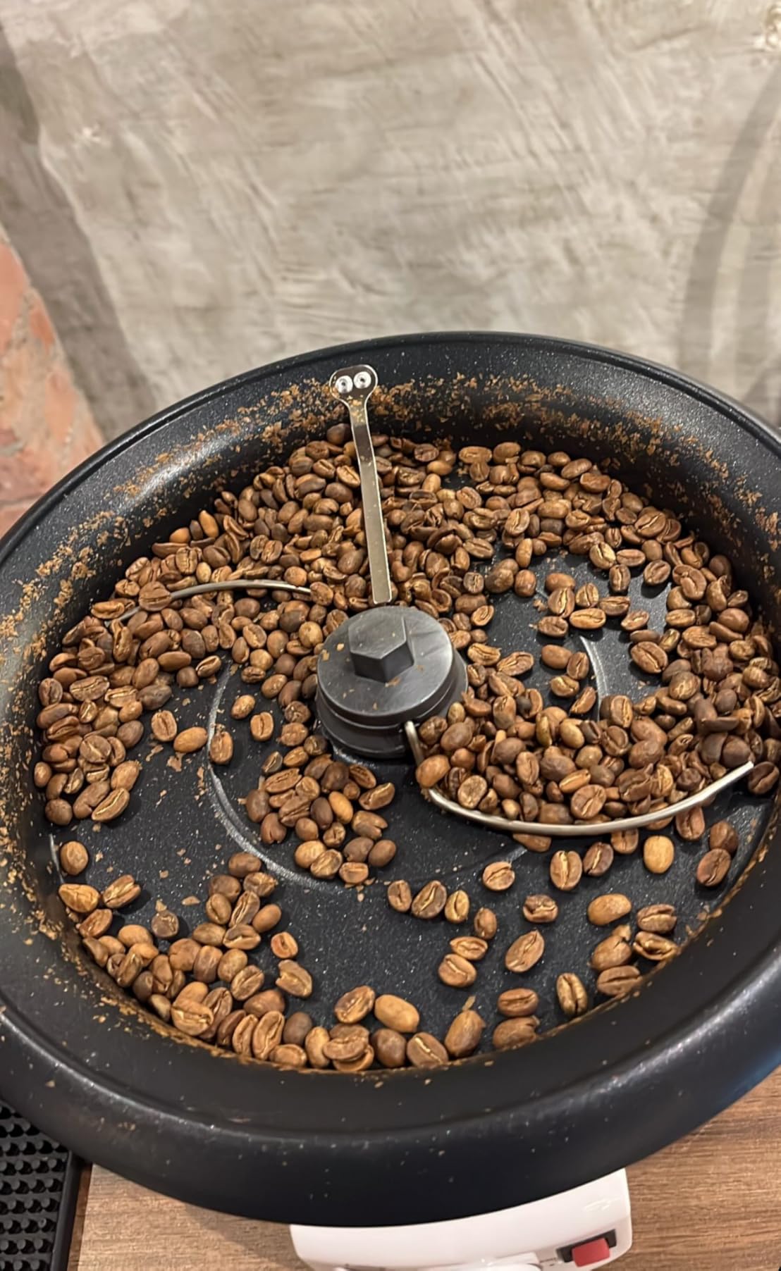 JIAWANSHUN Electric Coffee Bean Roaster for Home Use 1.1lb Capacity Temperature Control (0-240°C), Non-Stick, Perfect for Beginner Roasting, 1200W, 110V customer photo 2