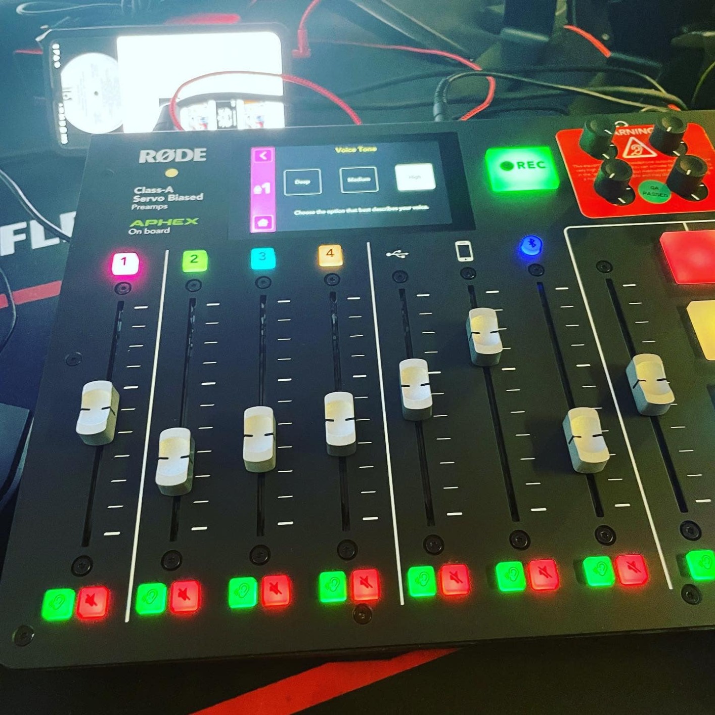 RØDE RØDECaster Pro All-in-One Production Solution for Podcasting customer photo 1