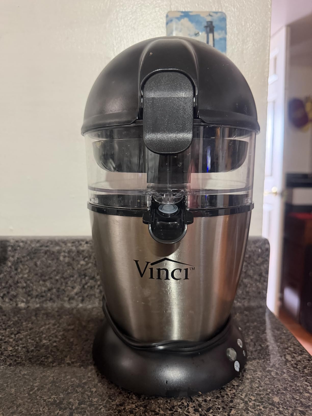 Vinci Hands Free Electric Citrus Juicer, 1-Button Juicer Machine, Orange Lime Grapefruit Lemon Squeezer, Easy to Clean Orange Juicer Squeezer, Black/Stainless Steel customer photo 2