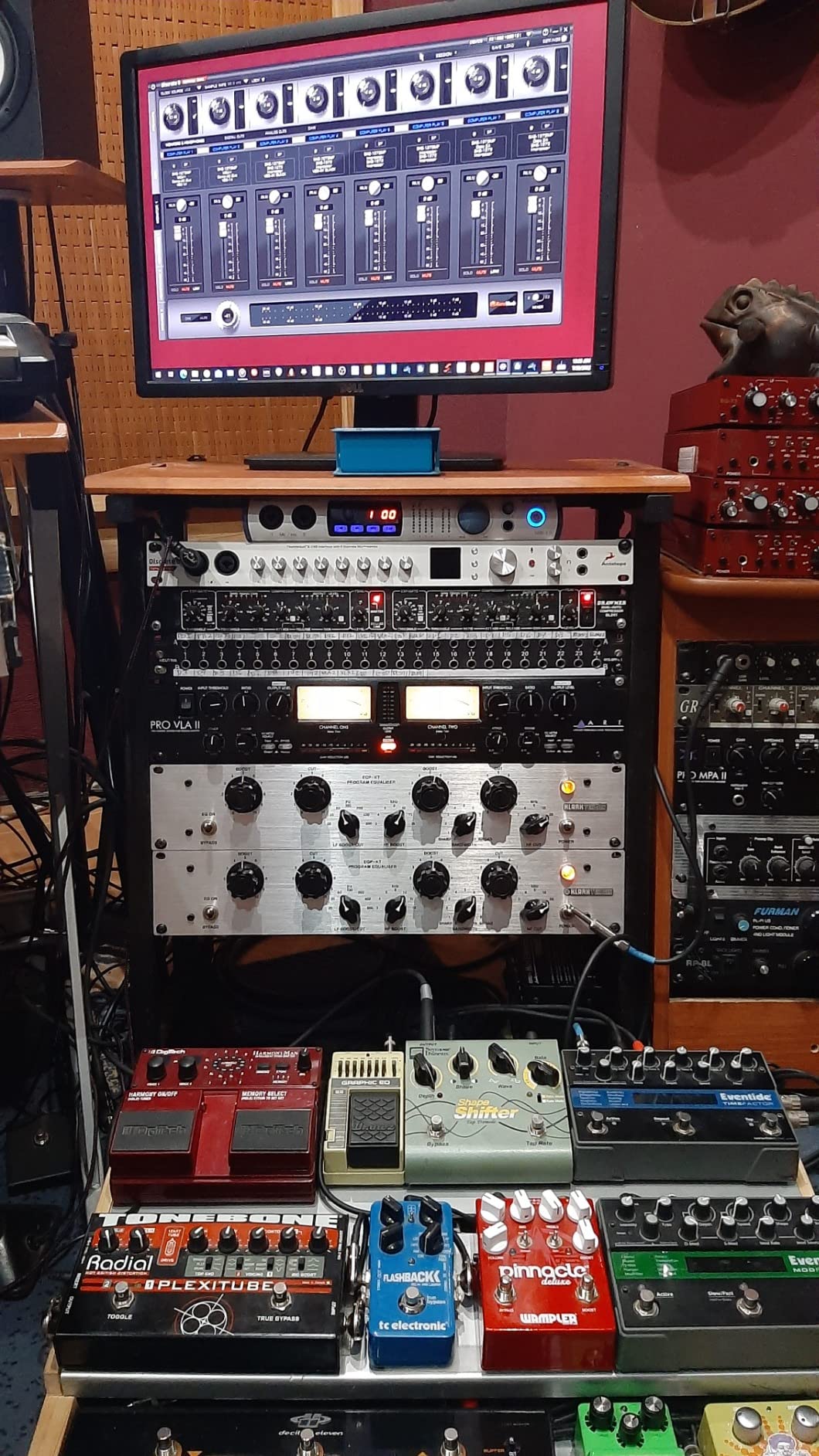 Antelope Audio Discrete 8 Synergy Core Thunderbolt & USB Audio Interface with FPGA + DSP FX Processing customer photo 1