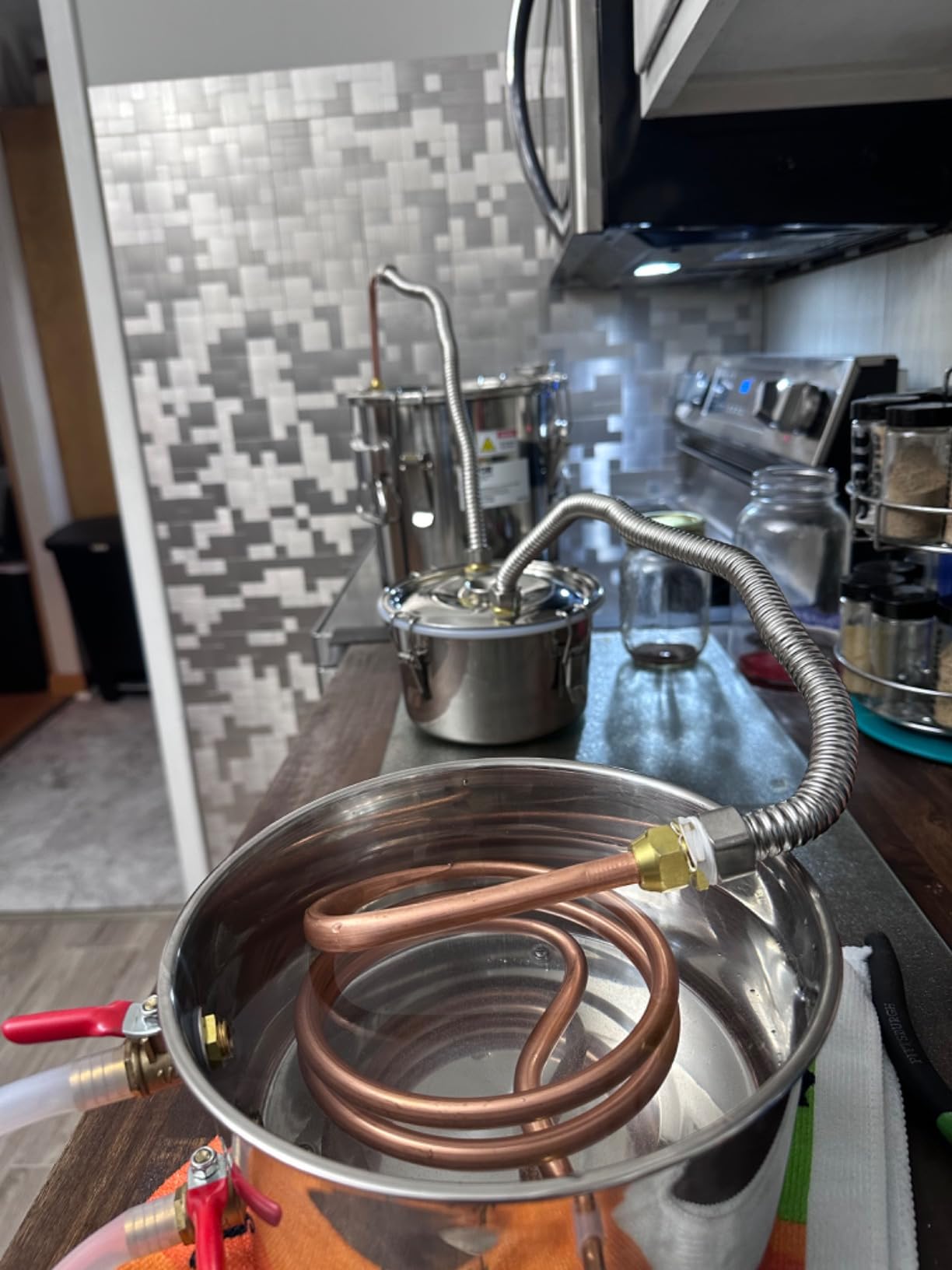 VEVOR Alcohol Still, 3 Gallon, Stainless Steel Alcohol Distiller with Copper Tube & Build-in Thermometer & Water Pump, Double Thumper Keg Home Brewing Kit customer photo 2