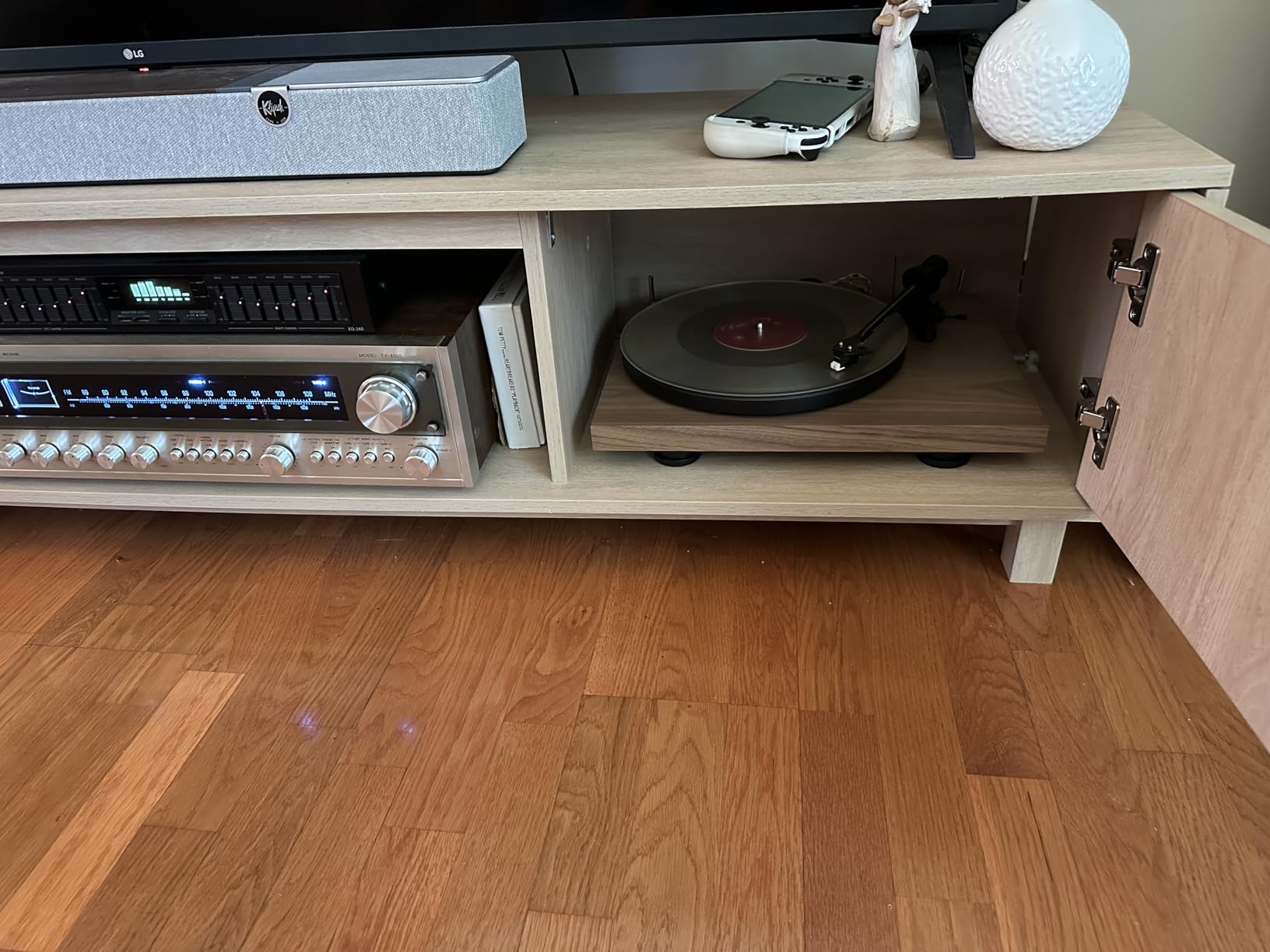 Pro-Ject Debut Carbon EVO Turntable with Sumiko Rainier Cartridge - Walnut customer photo 1