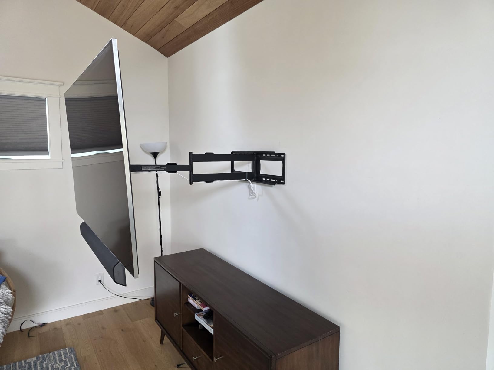 PERLESMITH Long Arm TV Wall Mount for 42-90 inch TVs, Full Motion TV Mount with 42.72 inch Extension Articulating Arm Swivel and Tilt, Max VESA 800x400mm, Holds up to 150 lbs, 16