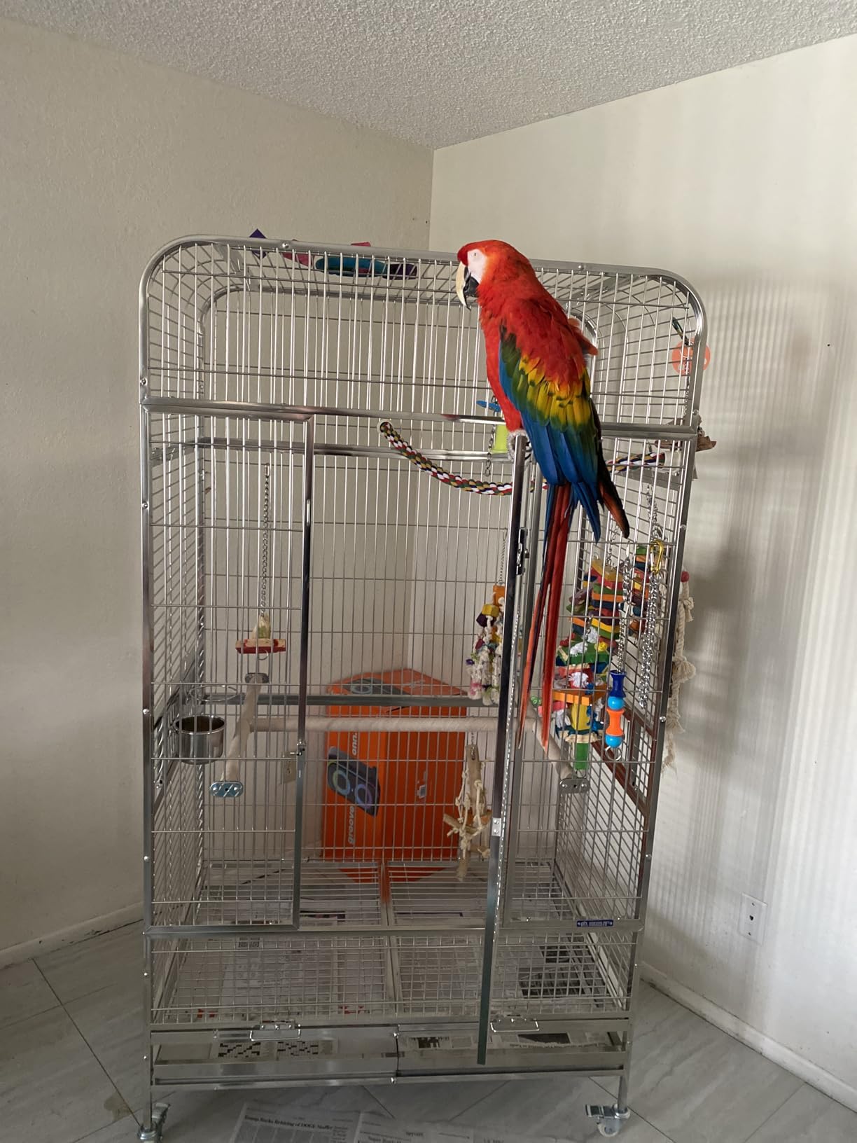 Prevue Pet Products Imperial Extra Large Stainless Steel Bird Cage - Big Birdcage Ideal for Parrots, Cockatoos, Macaws, Included Perch and Cups, Durable Cage with Wheels - Gray, Extra Large customer photo 1