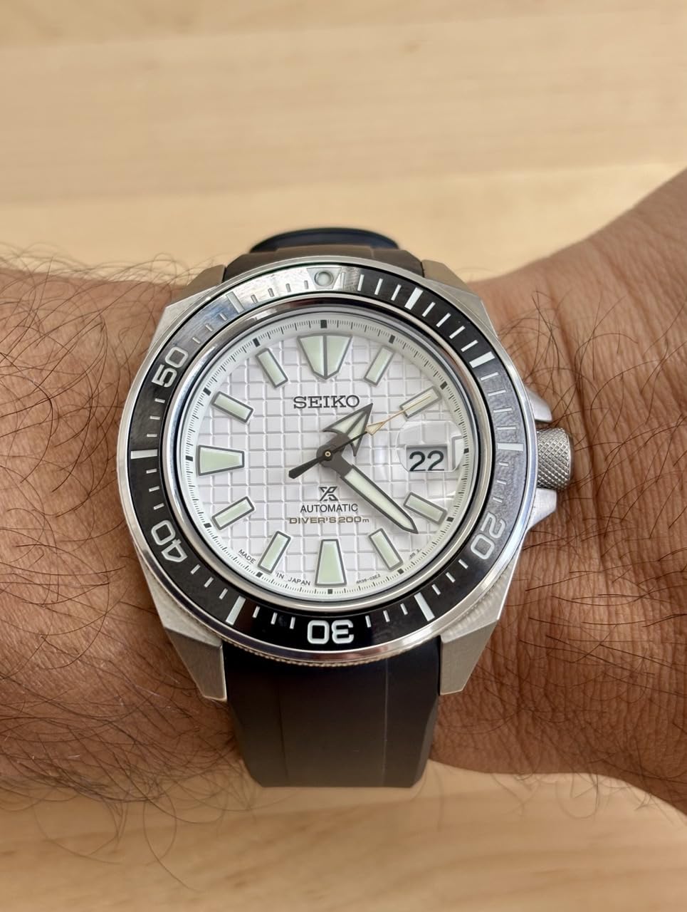 Seiko SRPG21 Automatic Dive Watch for Men - Prospex Collection - LumiBrite Hands, Magnified Date Calendar - 200M Water Resistant customer photo 2