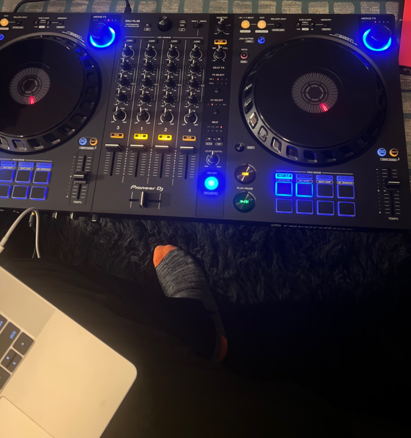 Pioneer DJ DDJ-FLX6 - 4-deck DJ Controller with 2 Track Playback Decks, 2 Sample Playback Decks, and Built-in USB Audio Interface customer photo 1