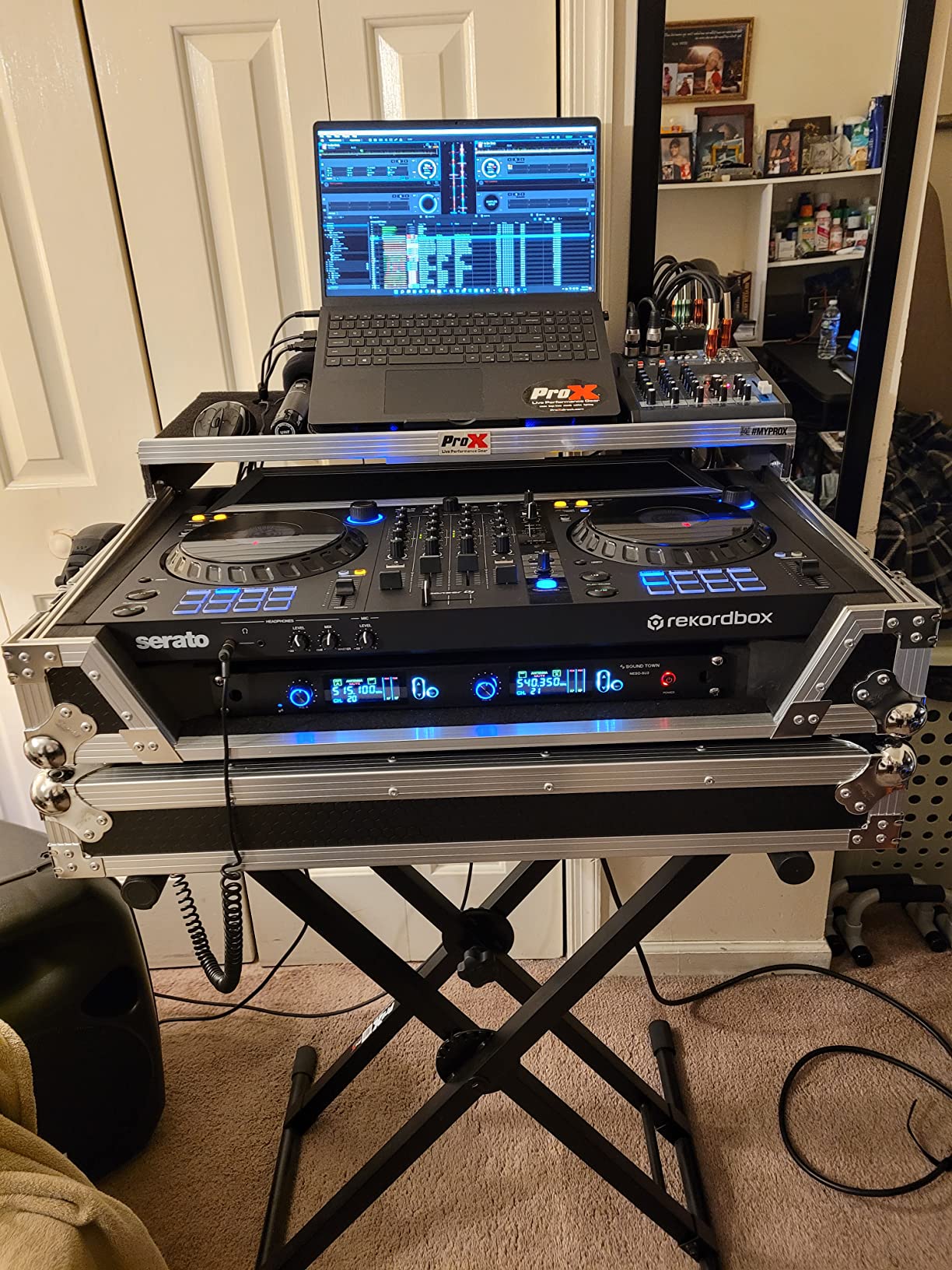 Pioneer DJ DDJ-FLX6 - 4-deck DJ Controller with 2 Track Playback Decks, 2 Sample Playback Decks, and Built-in USB Audio Interface customer photo 2