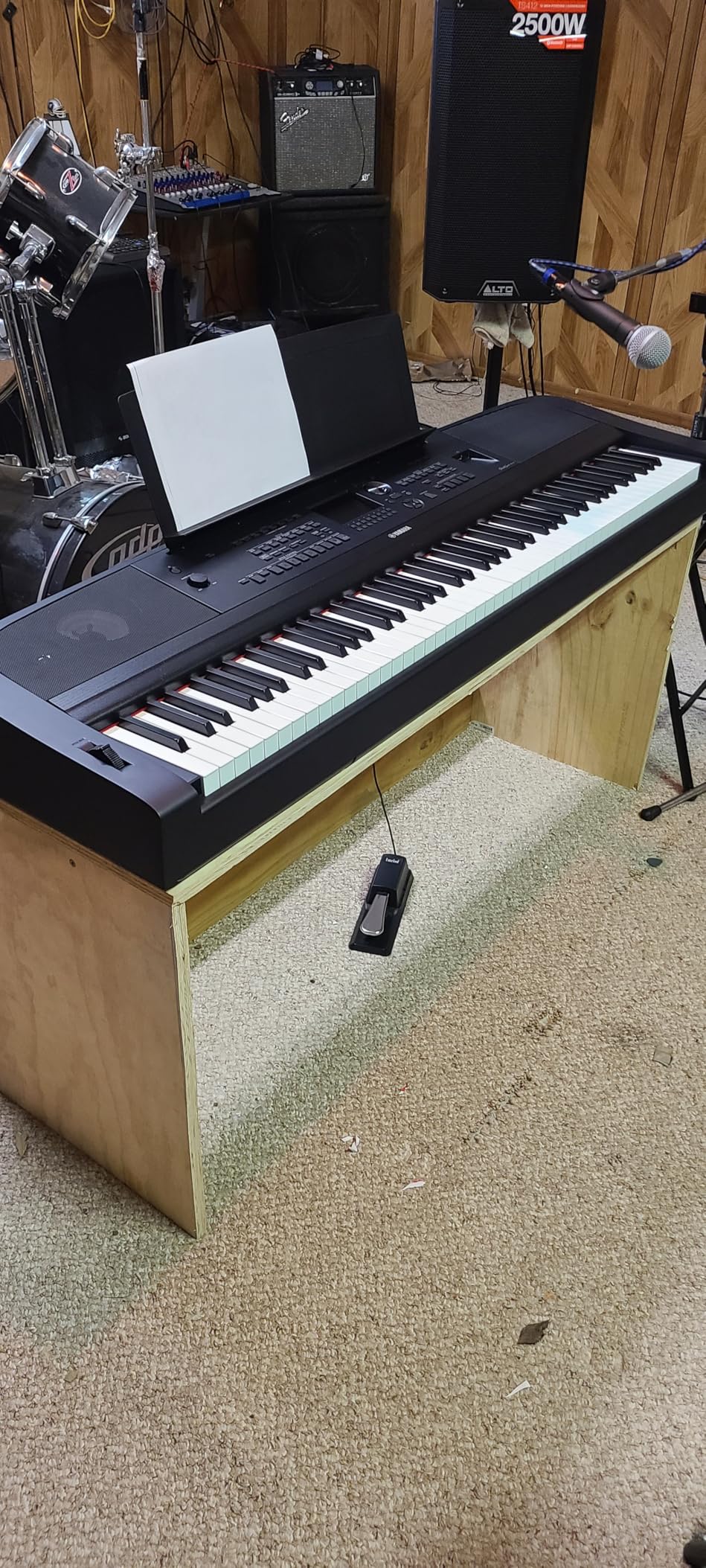 Yamaha DGX-670WH, 88-Key Weighted Digital Piano with Sustain Foot Switch and Music Rest, White - Furniture Stand Sold Separately customer photo 1