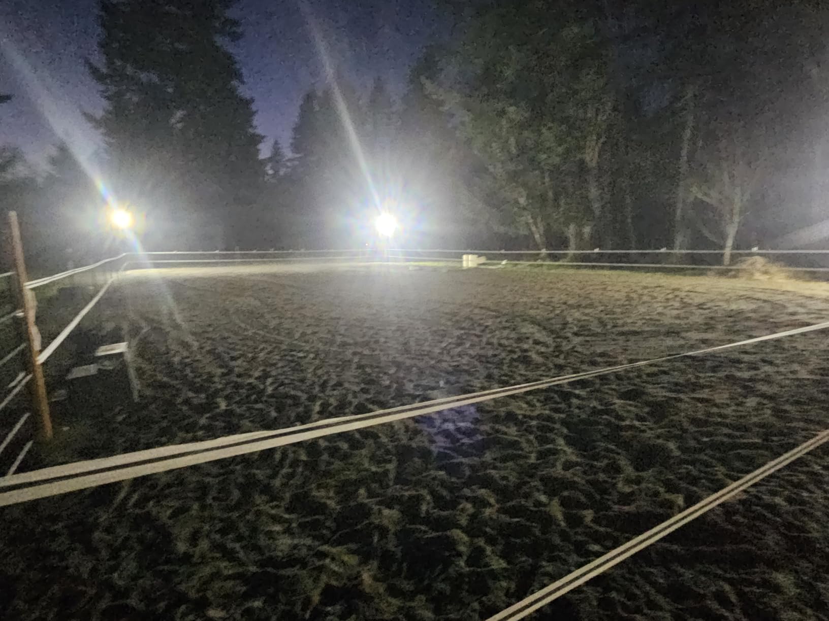 LED Stadium Light - 1200W Equivalent High Mast Flood Light 32,000LM, IP66 Waterproof, 50,000Hrs Lifespan, 120° Wide Beam for Tunnels/Parking Lots/Fields - Super Bright & Energy-Saving (200W, 85V-305V) customer photo 2