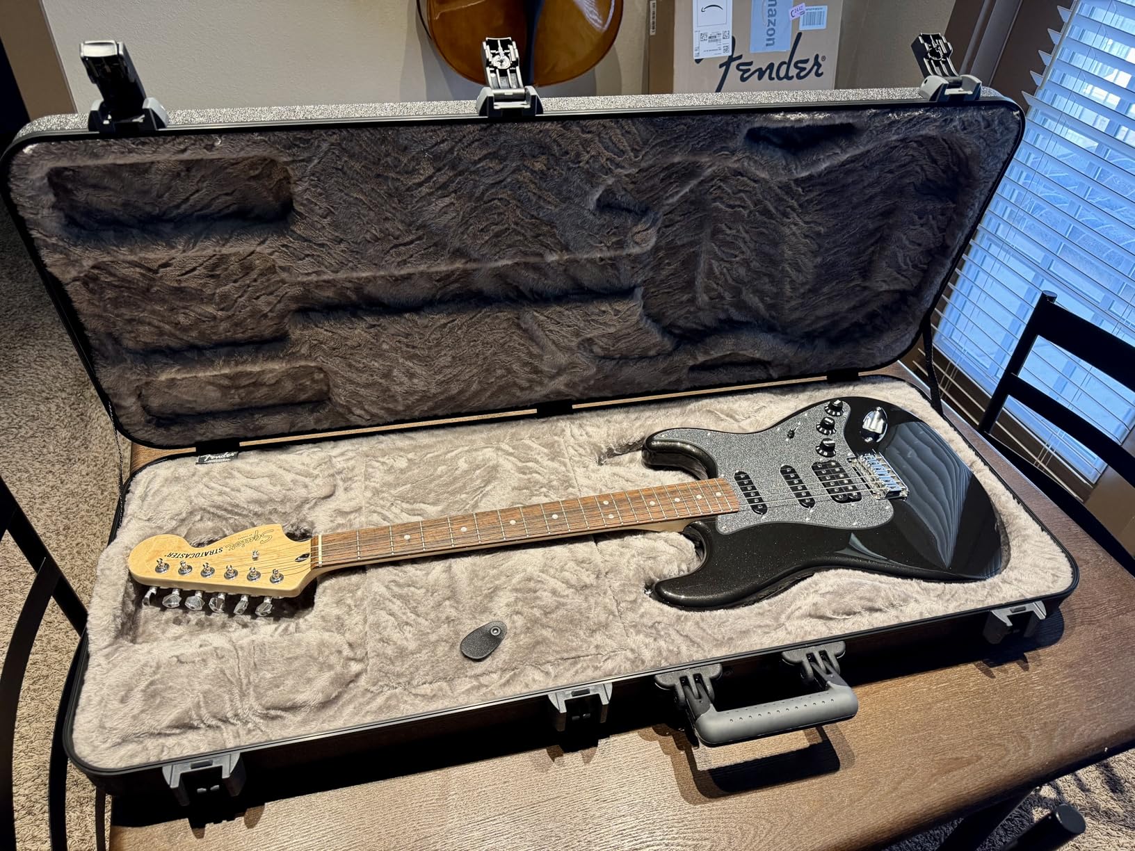 Fender Deluxe Molded Guitar Case for Stratocaster and Telecaster Electric Guitars, Military-Grade ABS Hard Shell with TSA Lock, Custom Foam Interior, Protective Travel Case, Silver customer photo 2