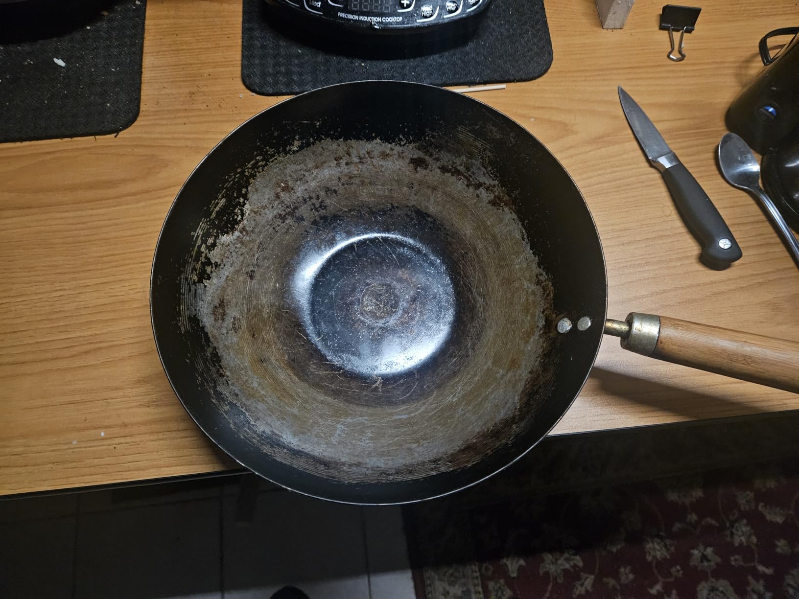 Craft Wok Flat Hand Hammered Carbon Steel Pow Wok with Wooden and Steel Helper Handle (14 Inch, Flat Bottom) customer photo 1
