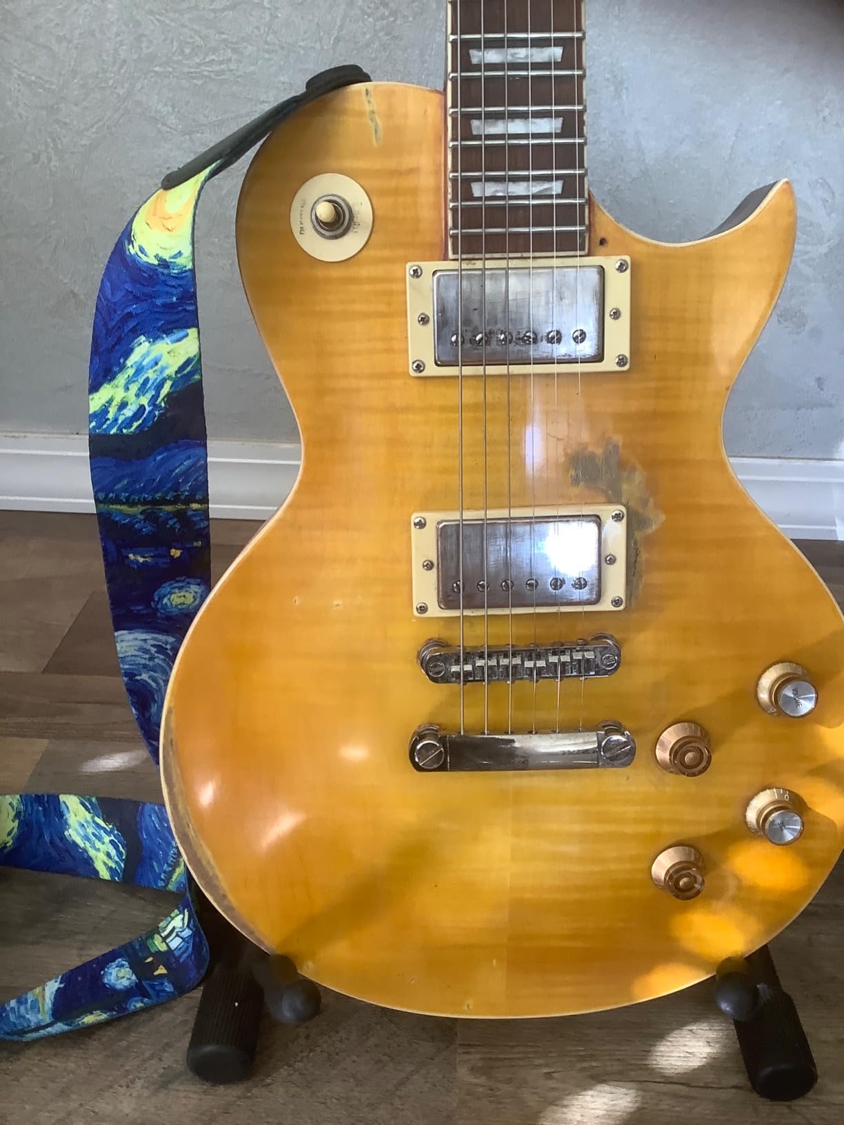 IYV ILS-300D Electric Guitar, Cherry Sunburst customer photo 2
