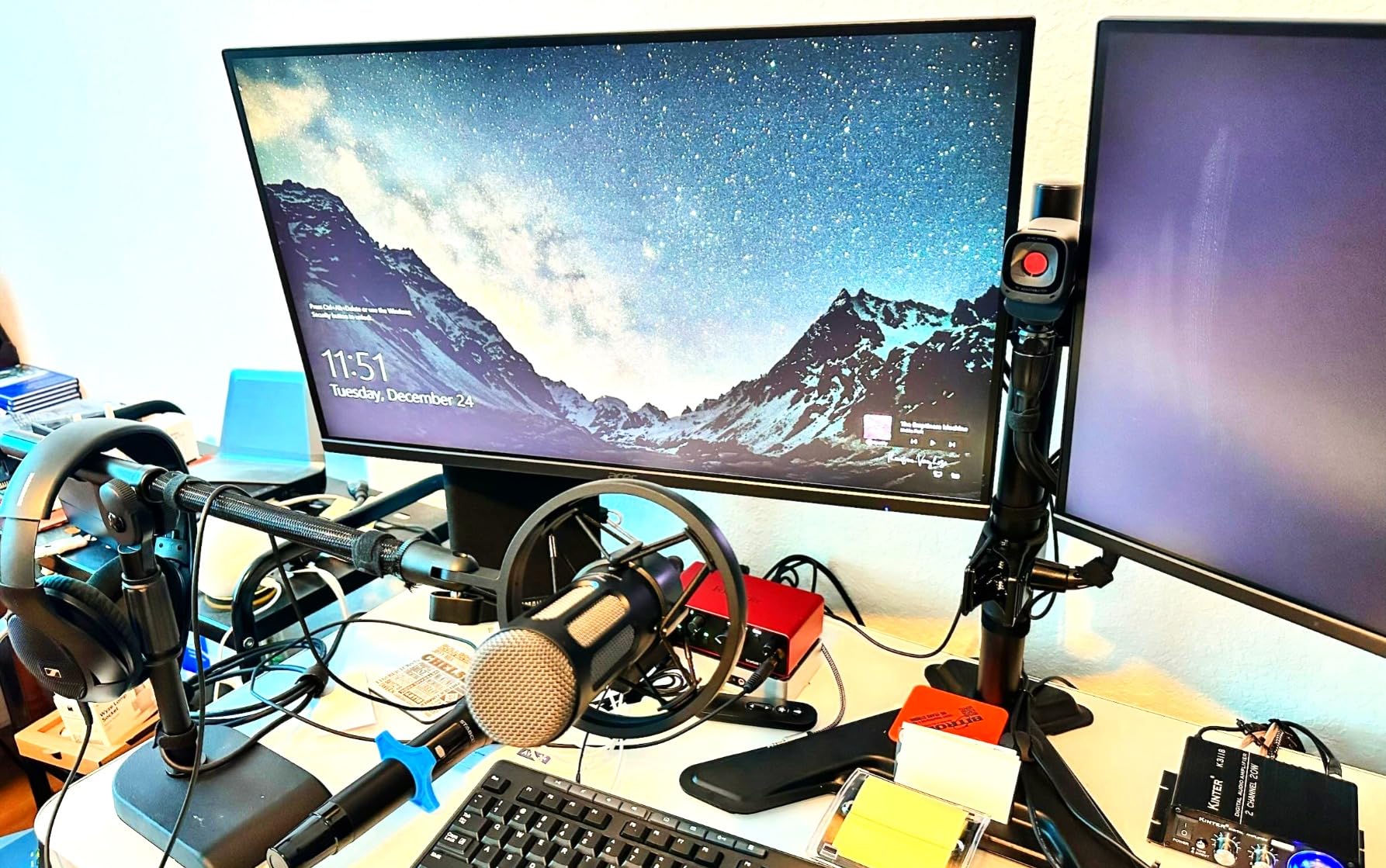 beyerdynamic M 70 PRO X Dynamic Broadcast Microphone for Streaming and podcasting with XLR Connector incl. pop Filter and Shock Mount customer photo 1