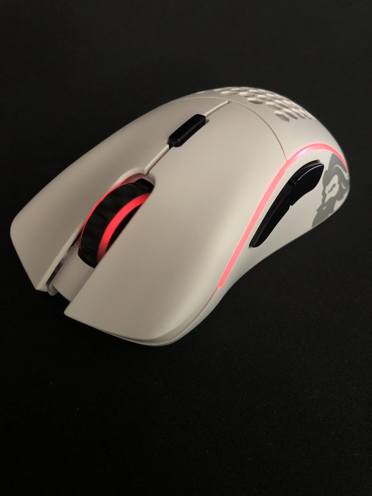 Glorious Model D Wireless Gaming Mouse - 69g Superlight, Lag Free 2.4Ghz Wireless, Up to 71 Hour Battery, RGB, BAMF Sensor, Ergonomic, 6 Buttons - Matte White customer photo 2