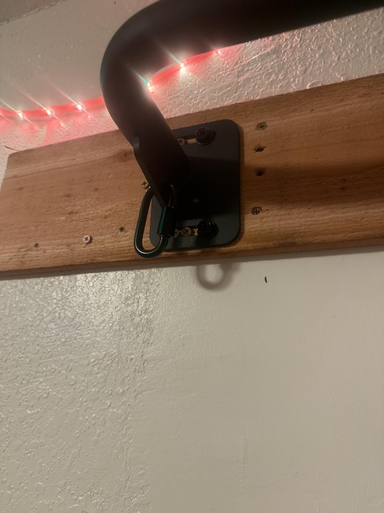 SELEWARE Heavy Duty Welded Pull Up Bar, Versatile Doorway Wall Mount, Joist Mounted, and Ceiling Mounted Chin Up Bars, Thick Metal Sturdy Construction for Full Body Workouts Support 500 lbs customer photo 2