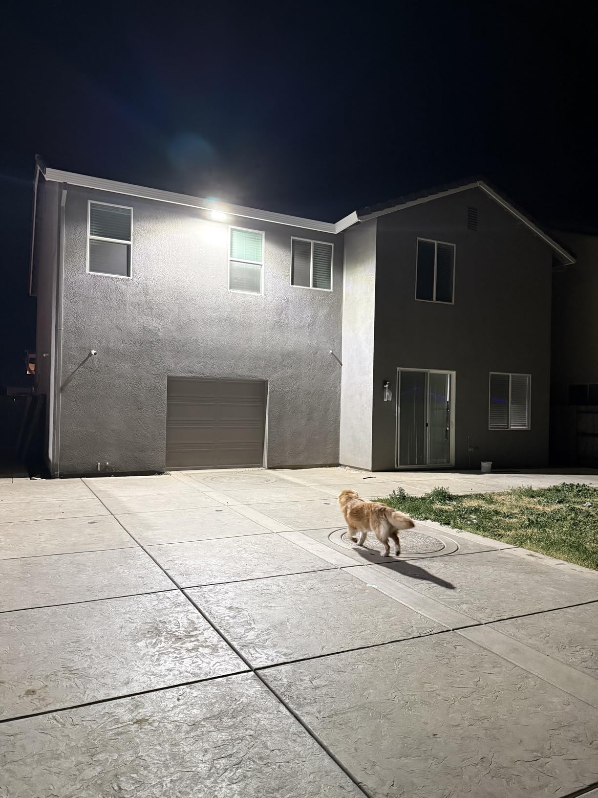 Juyace 150W LED Dusk to Dawn Flood Light, IP65 Waterproof Commercial Wall Building & Shoe Box Fixture, 5000K Daylight Outdoor Security Lighting for Barn, Street, Parking Lot, Warehouse, Yard 110-277V customer photo 2