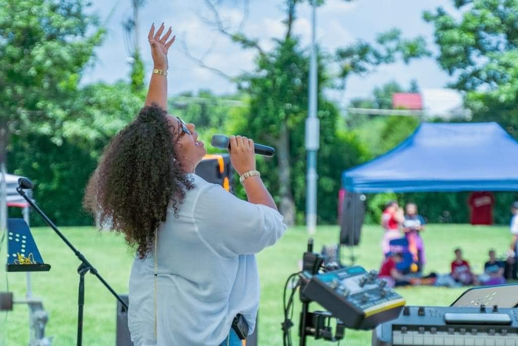 Phenyx Pro Wireless Microphone System, True Diversity Dual Cordless Mic Set, Professional UHF Handheld Wireless Microphones w/Auto Scan, 2x1000 Channels, 328ft for Stage & Studio (PTU-2U-2H) customer photo 2
