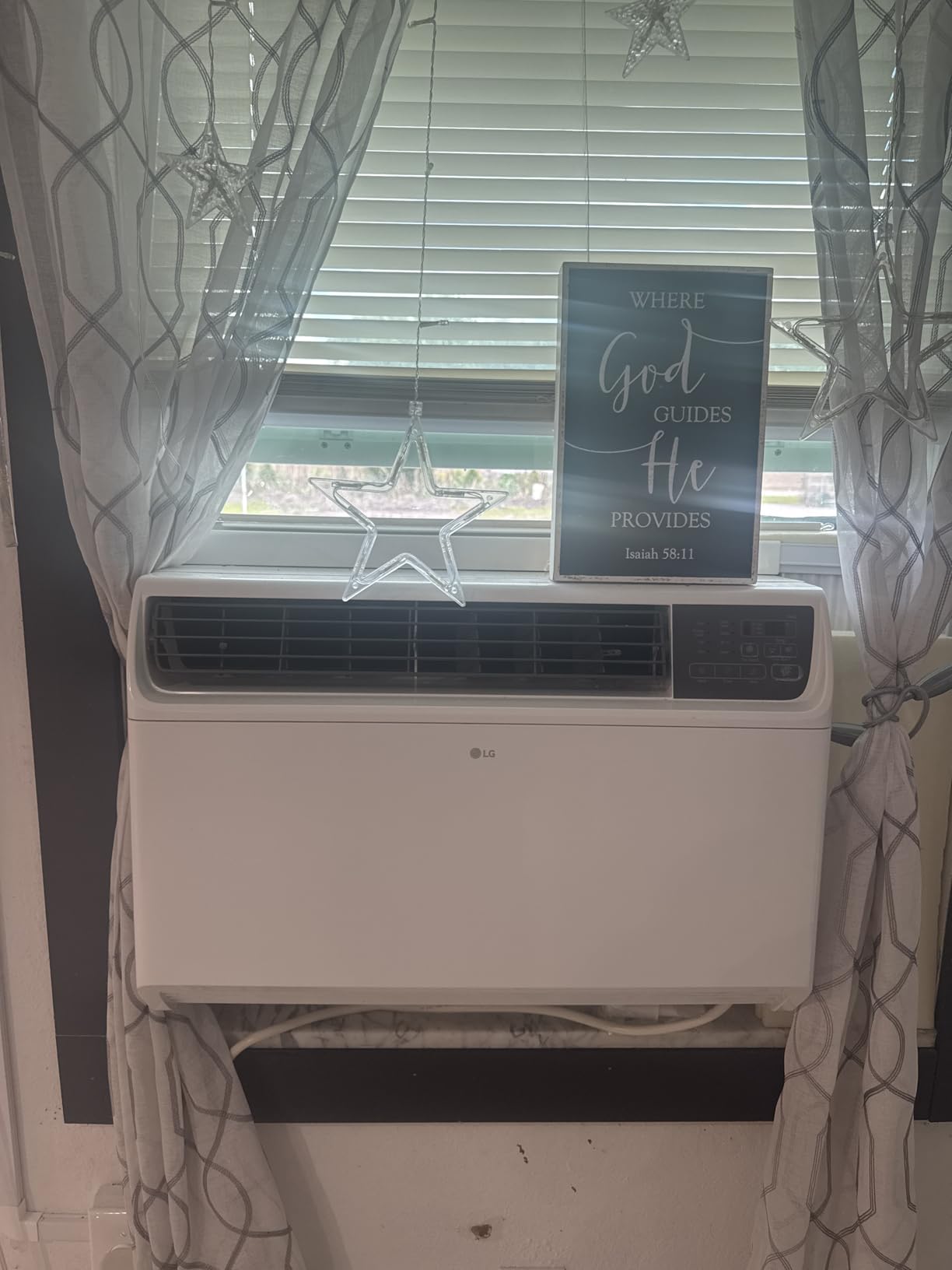 LG 23,500 BTU Dual Inverter Smart Window Air Conditioner, 230V, Air Conditioner Cools Rooms up to 1,440 Sq. Ft., Ultra Quiet Operation, with LG ThinQ, Amazon Alexa & Hey Google, White customer photo 1