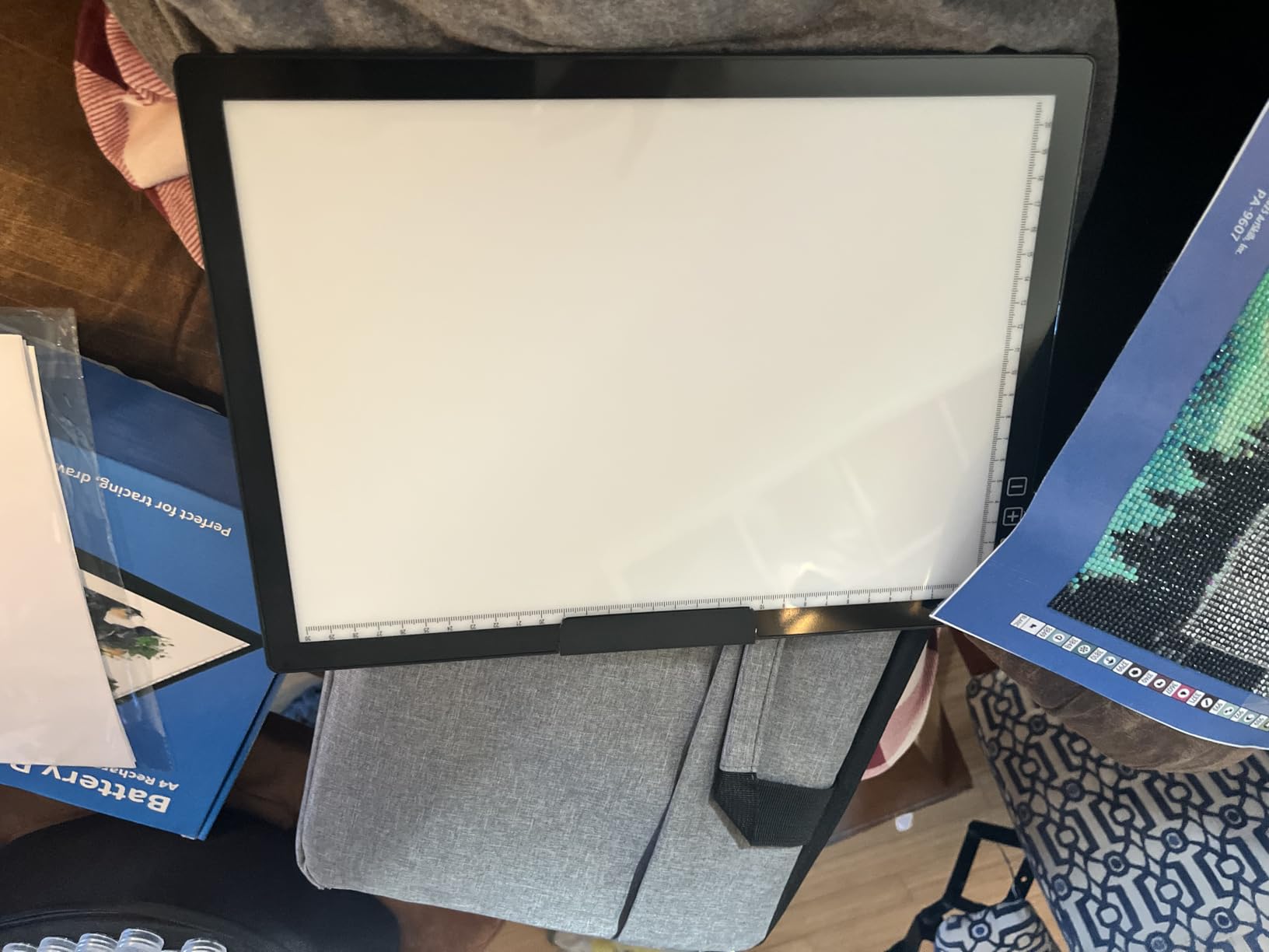 YINGWOND Rechargeable A4 LED Light Pad with Padded Case, Tracing Light Box with Riser Stands and Paper Clip, 6 Levels of Brightness, Type-C Cable, Wireless Diamond Painting Light Board customer photo 1